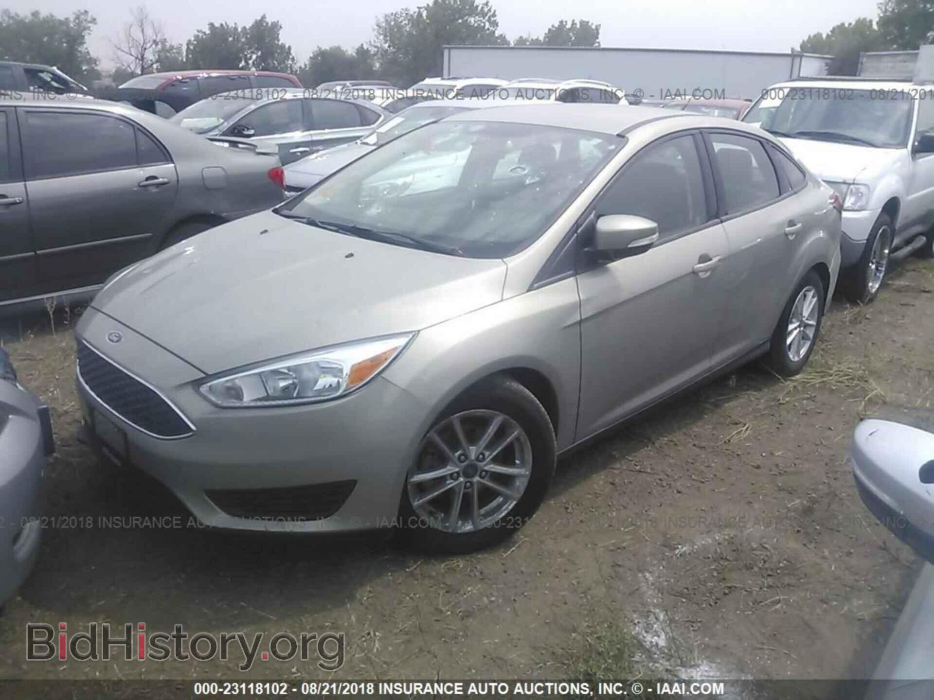 2016 Ford Focus - VIN: 1FADP3F20GL352808 - Photo 2