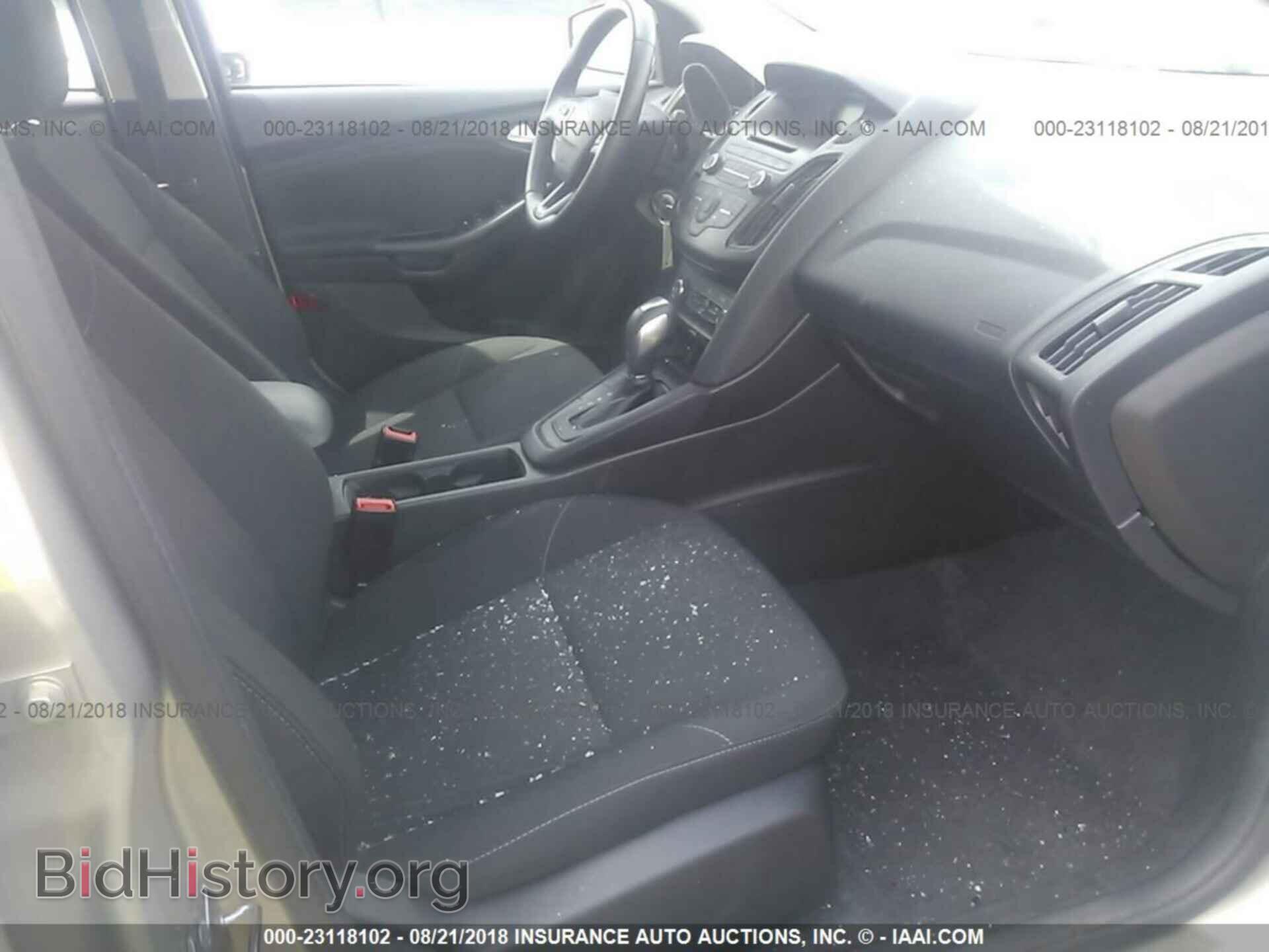 2016 Ford Focus - VIN: 1FADP3F20GL352808 - Photo 5