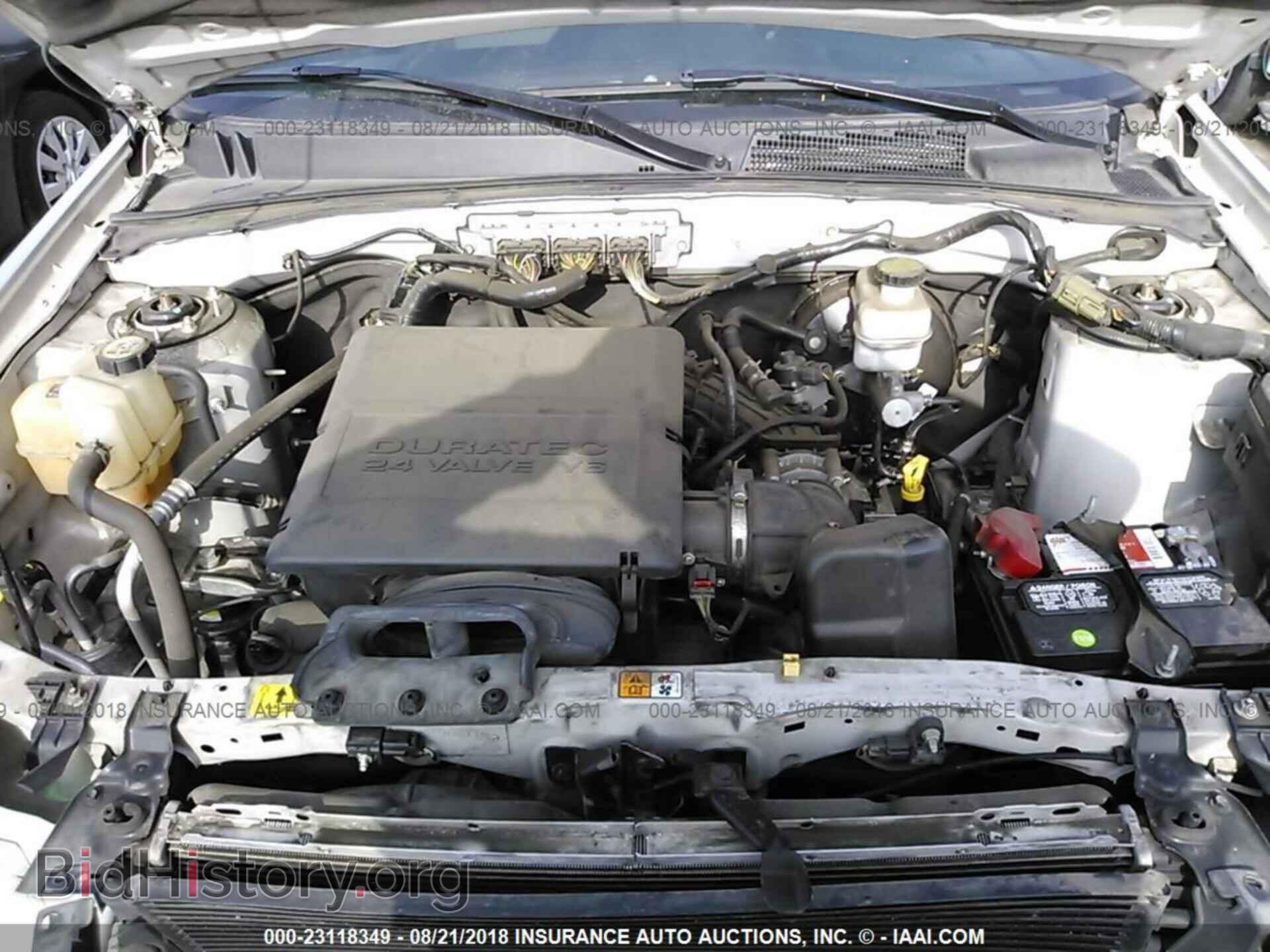 2011 Ford Escape - VIN: 1FMCU0DG0BKC41942 - Photo 10