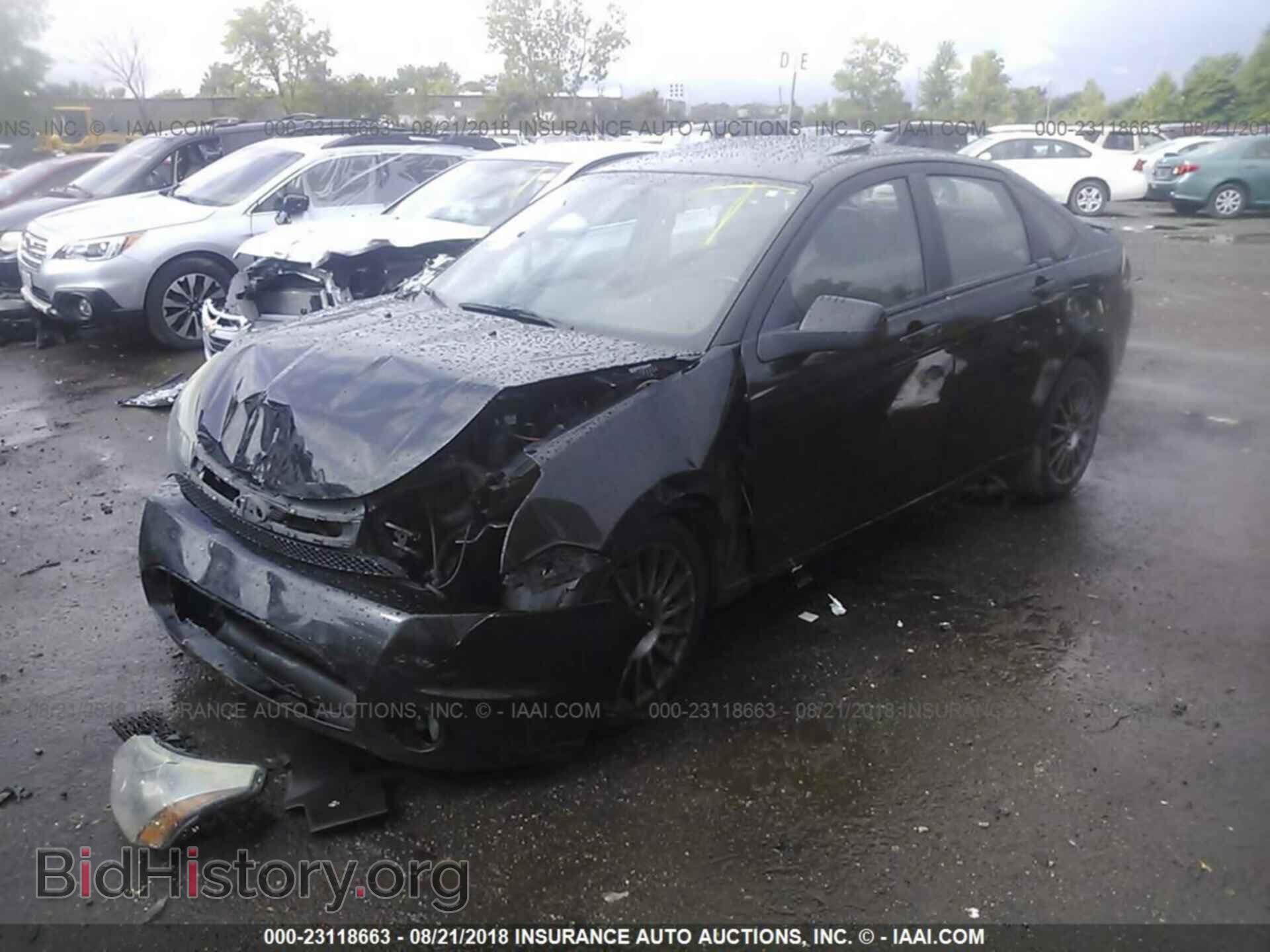 2011 Ford Focus - VIN: 1FAHP3GN7BW144250 - Фото 2
