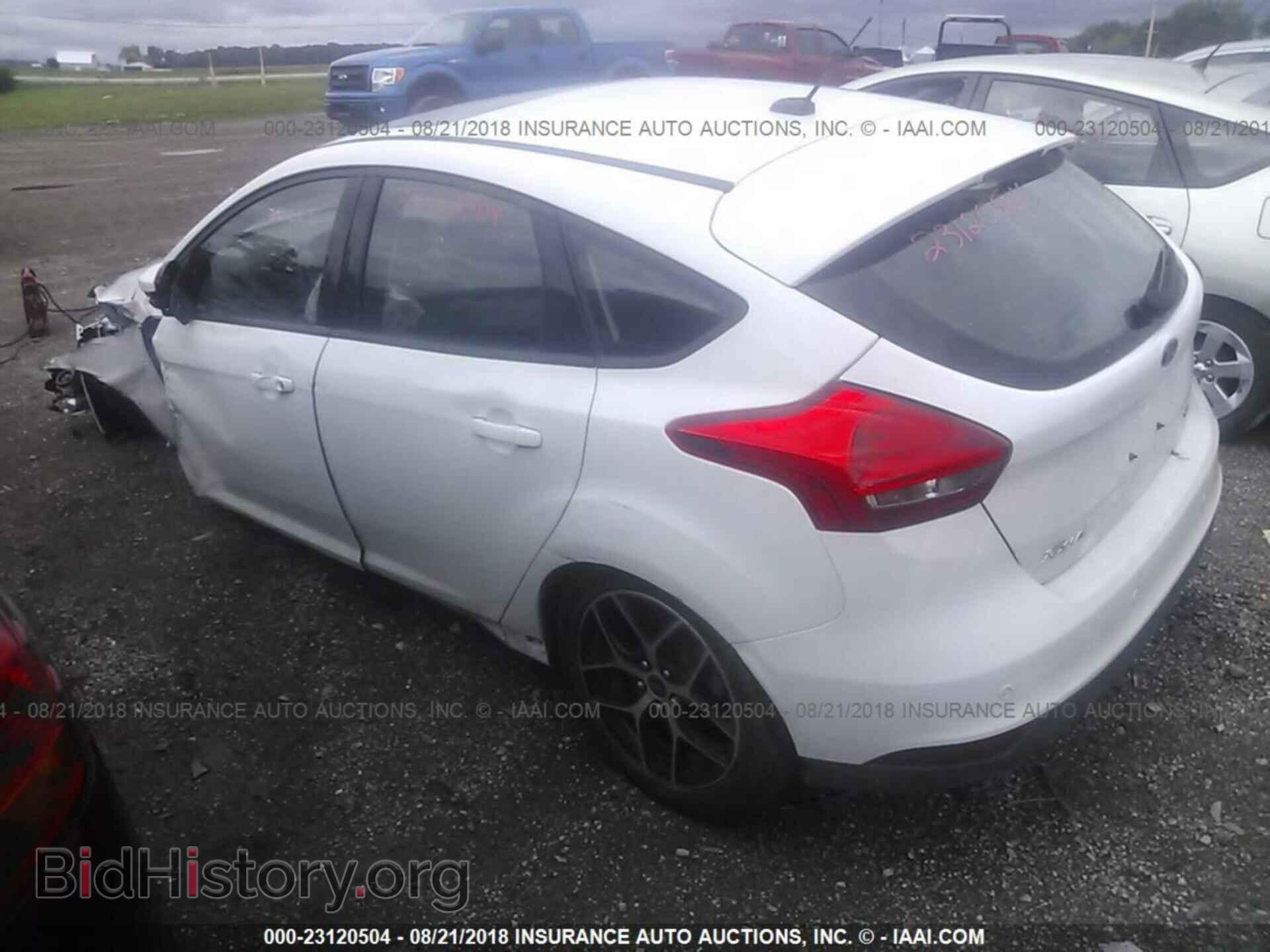 2017 Ford Focus - VIN: 1FADP3M25HL303091 - Photo 3