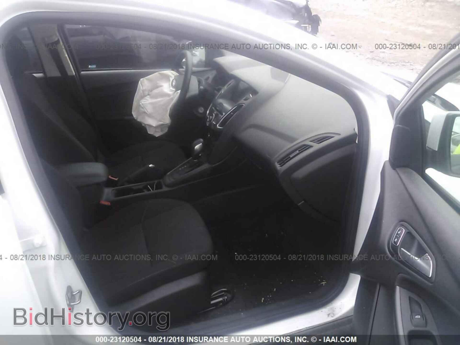 2017 Ford Focus - VIN: 1FADP3M25HL303091 - Photo 5