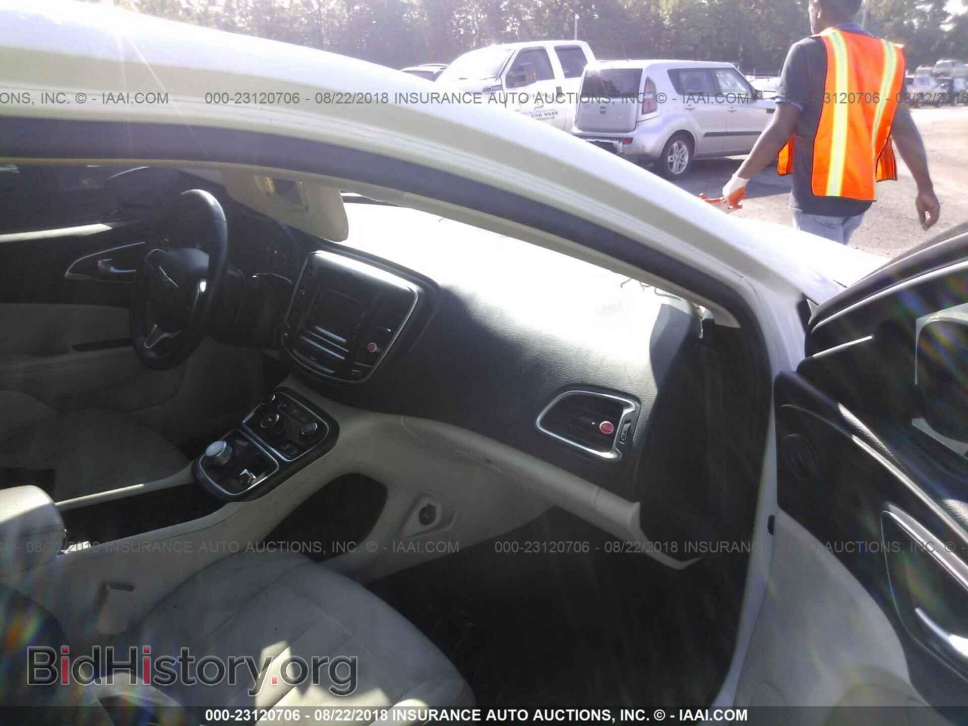 2015 Chrysler 200 - VIN: 1C3CCCAB7FN617207 - Photo 5