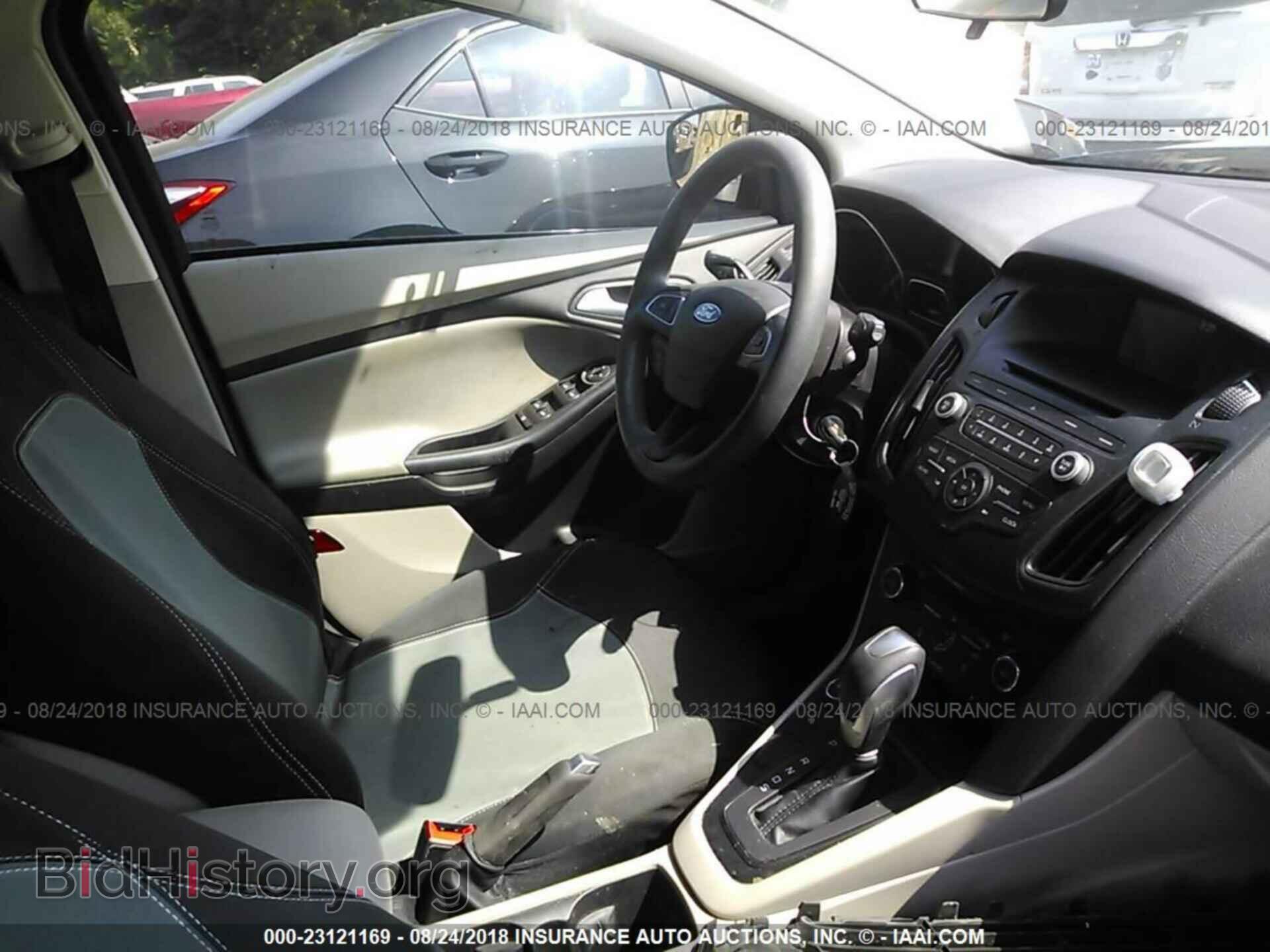 2016 Ford Focus - VIN: 1FADP3KE1GL267668 - Photo 5
