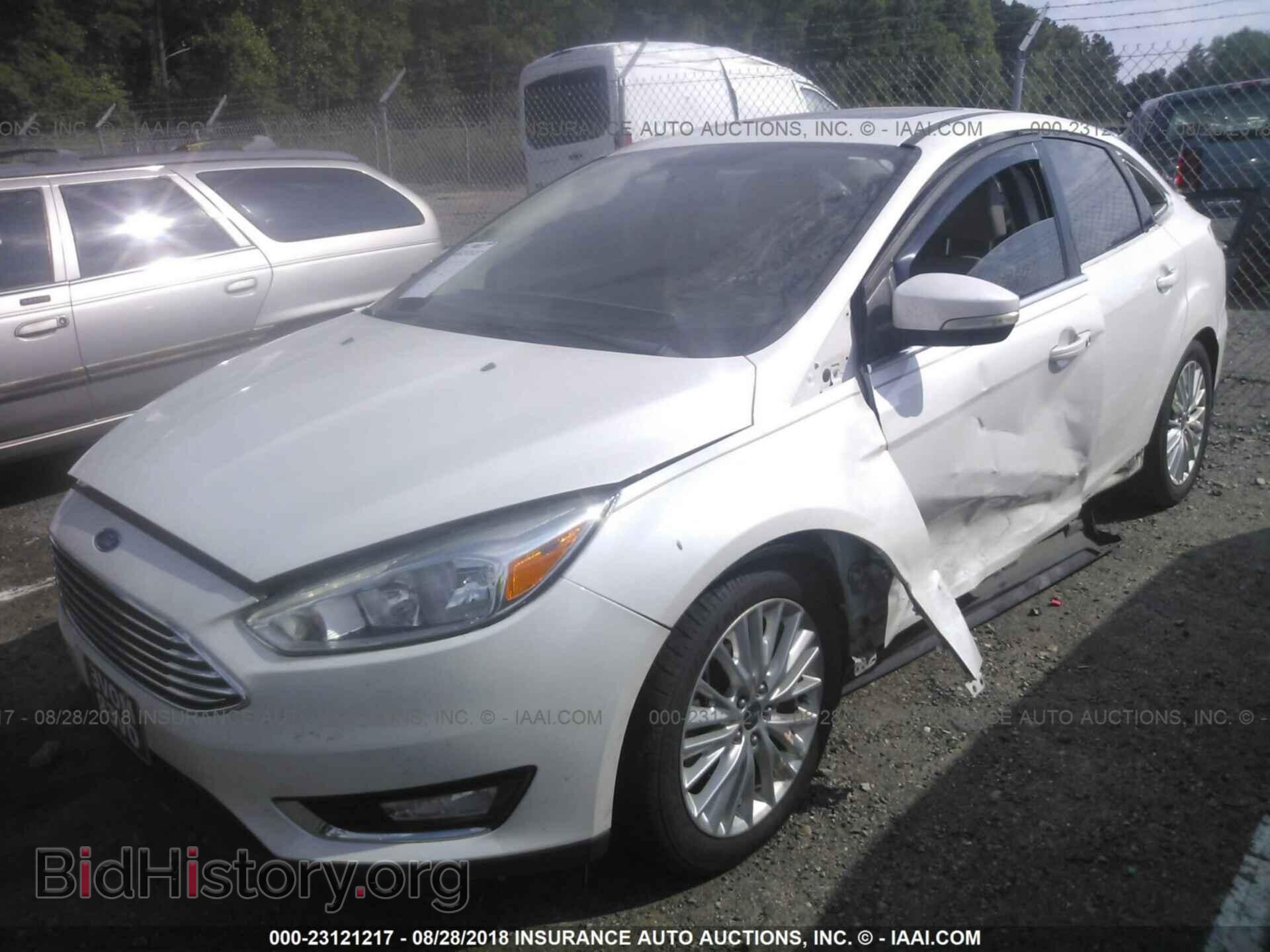 2015 Ford Focus - VIN: 1FADP3J24FL228627 - Photo 2