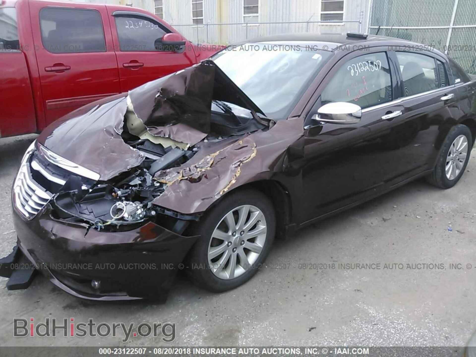 2013 Chrysler 200 - VIN: 1C3CCBCG7DN657383 - Фото 2