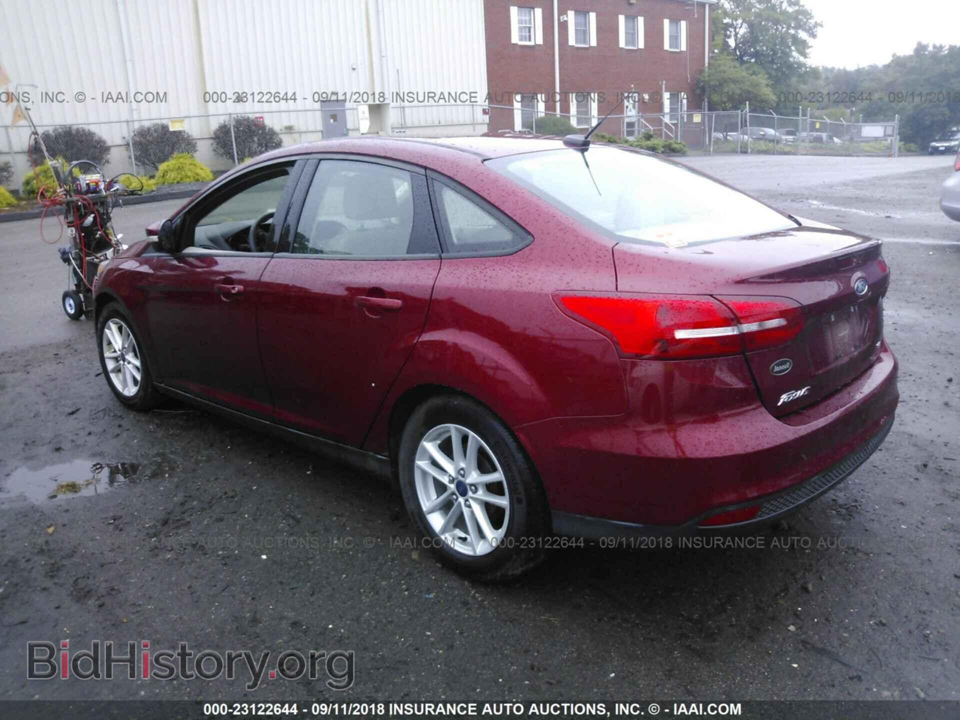 2015 Ford Focus - VIN: 1FADP3F21FL212927 - Photo 3