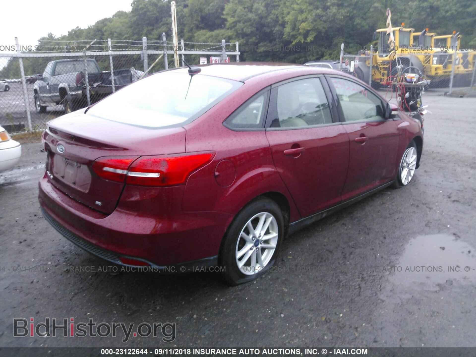 2015 Ford Focus - VIN: 1FADP3F21FL212927 - Photo 4