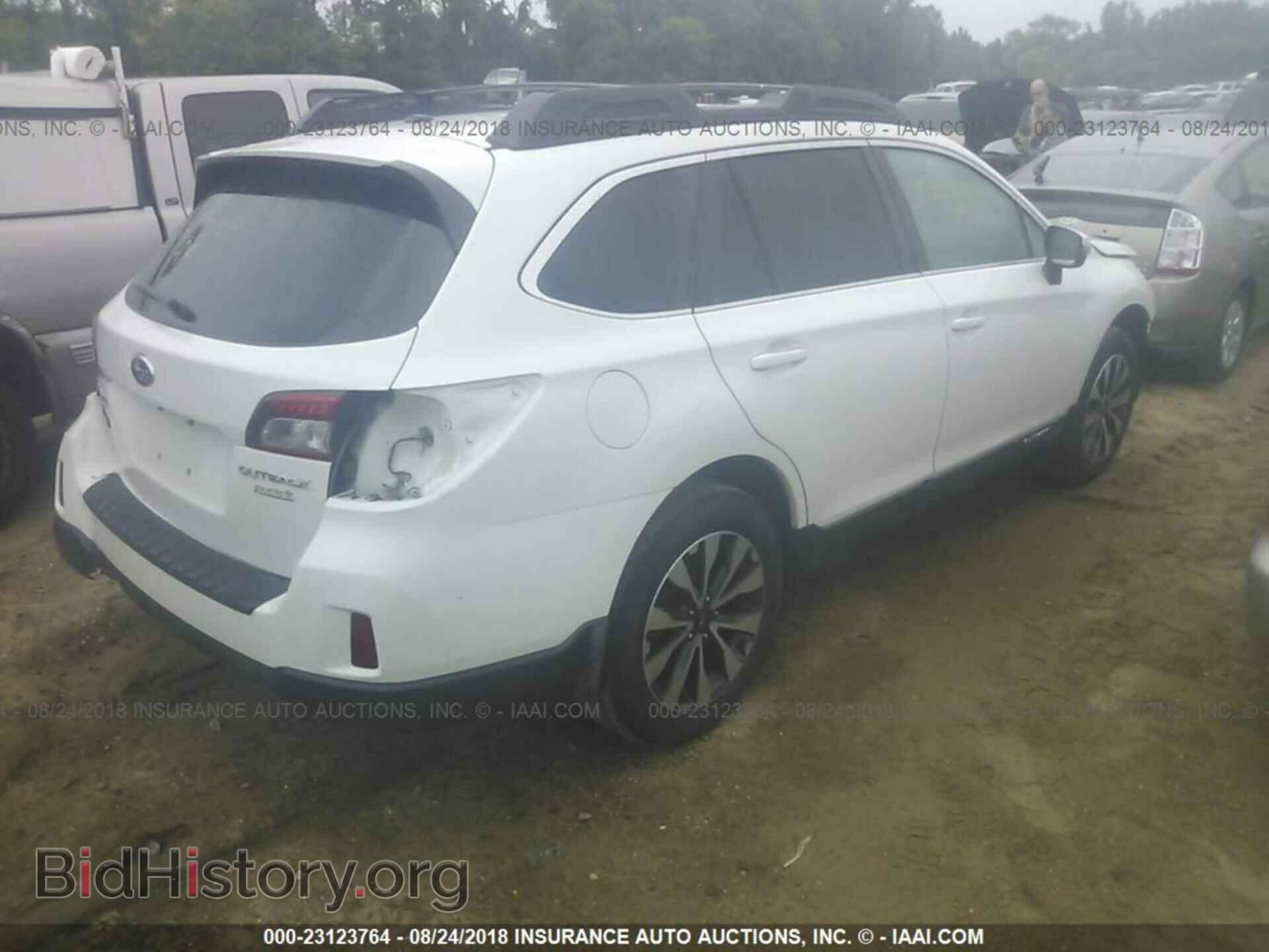 2015 Subaru Outback - VIN: 4S4BSALC3F3229256 - Photo 4