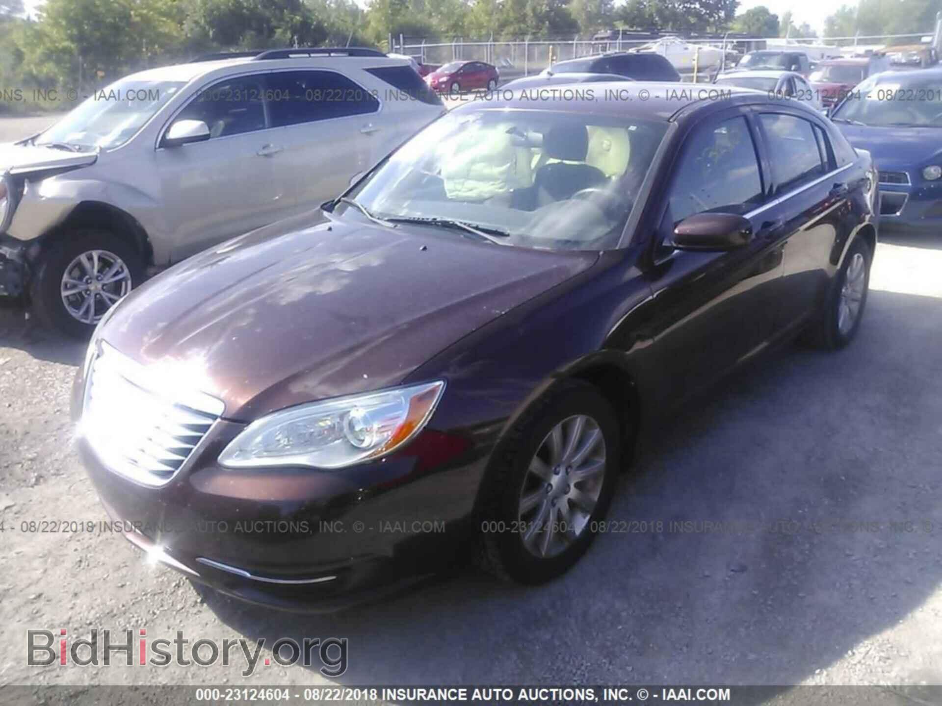 2013 Chrysler 200 - VIN: 1C3CCBBG8DN658883 - Фото 2