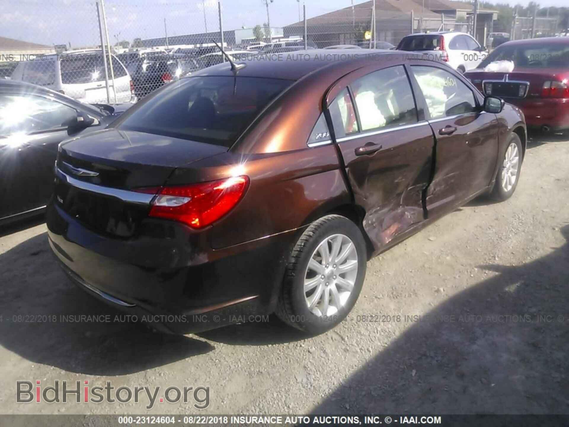 2013 Chrysler 200 - VIN: 1C3CCBBG8DN658883 - Фото 4