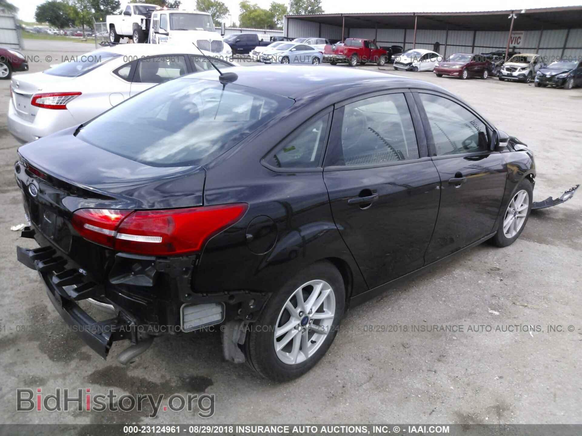 2017 Ford Focus - VIN: 1FADP3F20HL286360 - Photo 4
