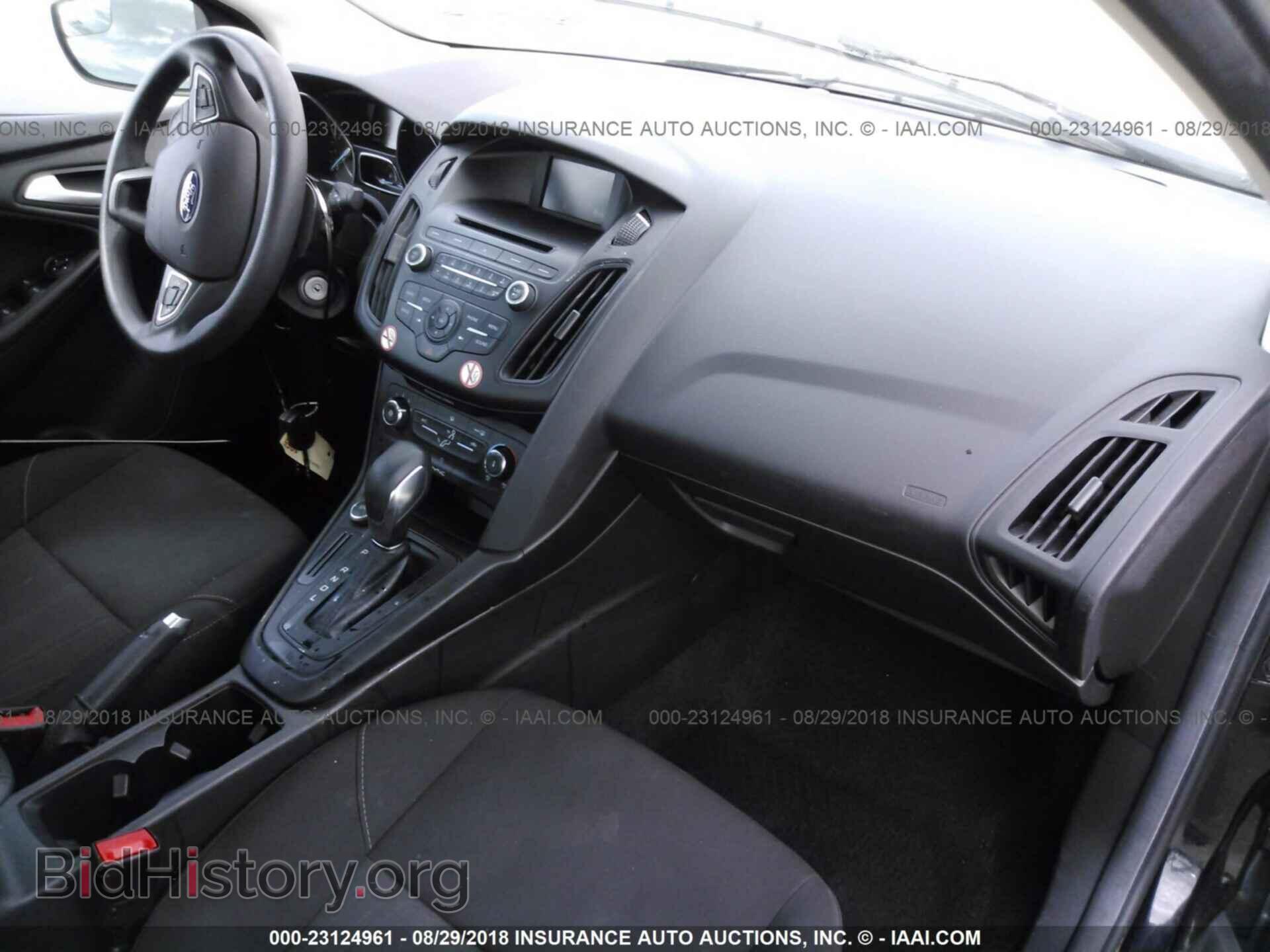 2017 Ford Focus - VIN: 1FADP3F20HL286360 - Photo 5