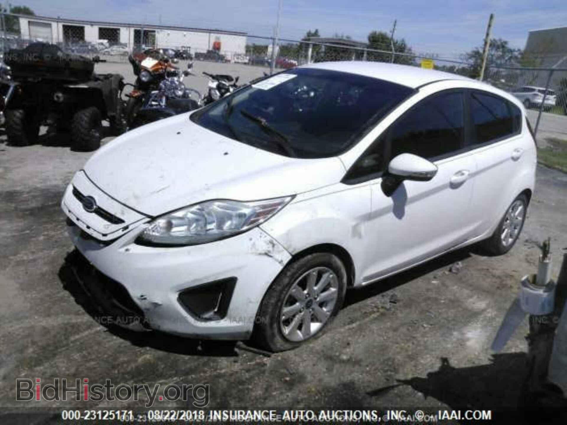 2013 Ford Fiesta - VIN: 3FADP4EJ3DM152806 - Фото 2