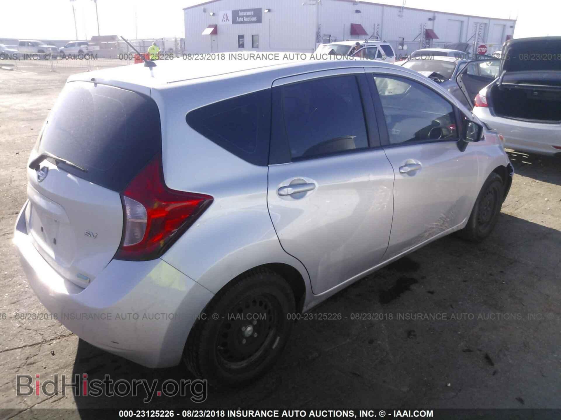 2015 Nissan Versa note - VIN: 3N1CE2CP0FL372021 - Photo 4