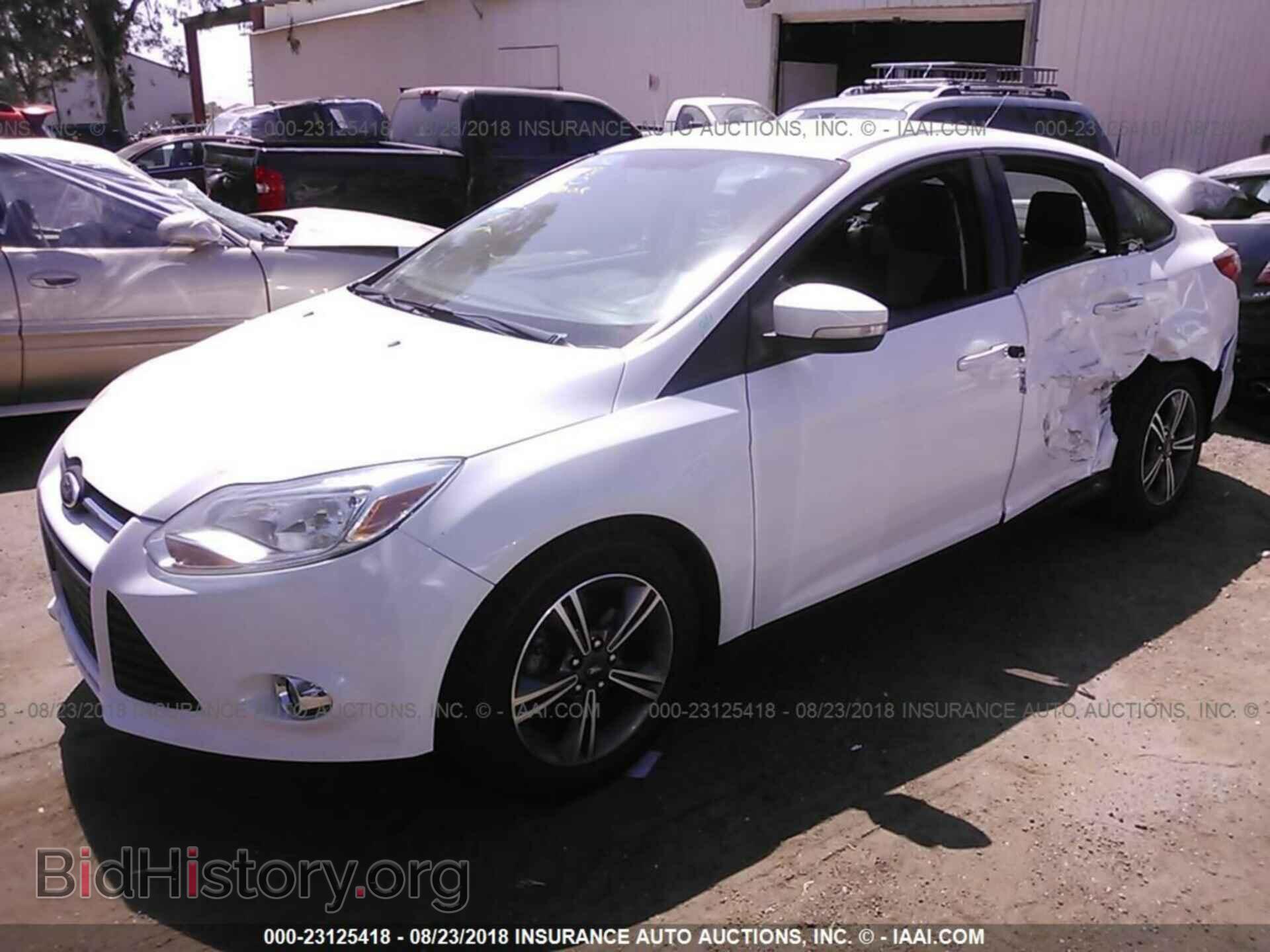 2014 Ford Focus - VIN: 1FADP3F20EL144537 - Фото 2