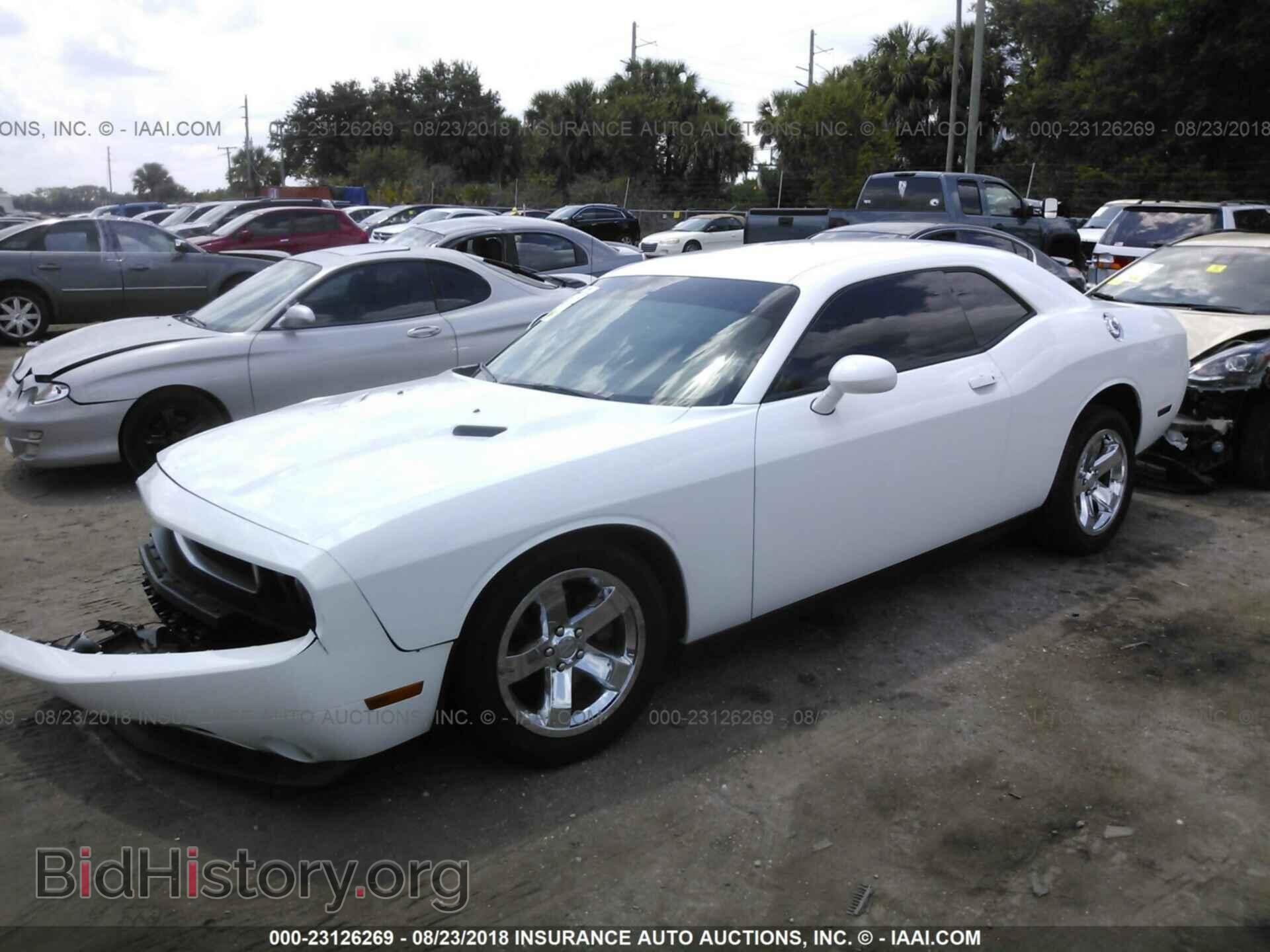 2012 Dodge Challenger - VIN: 2C3CDYAG5CH209945 - Photo 2