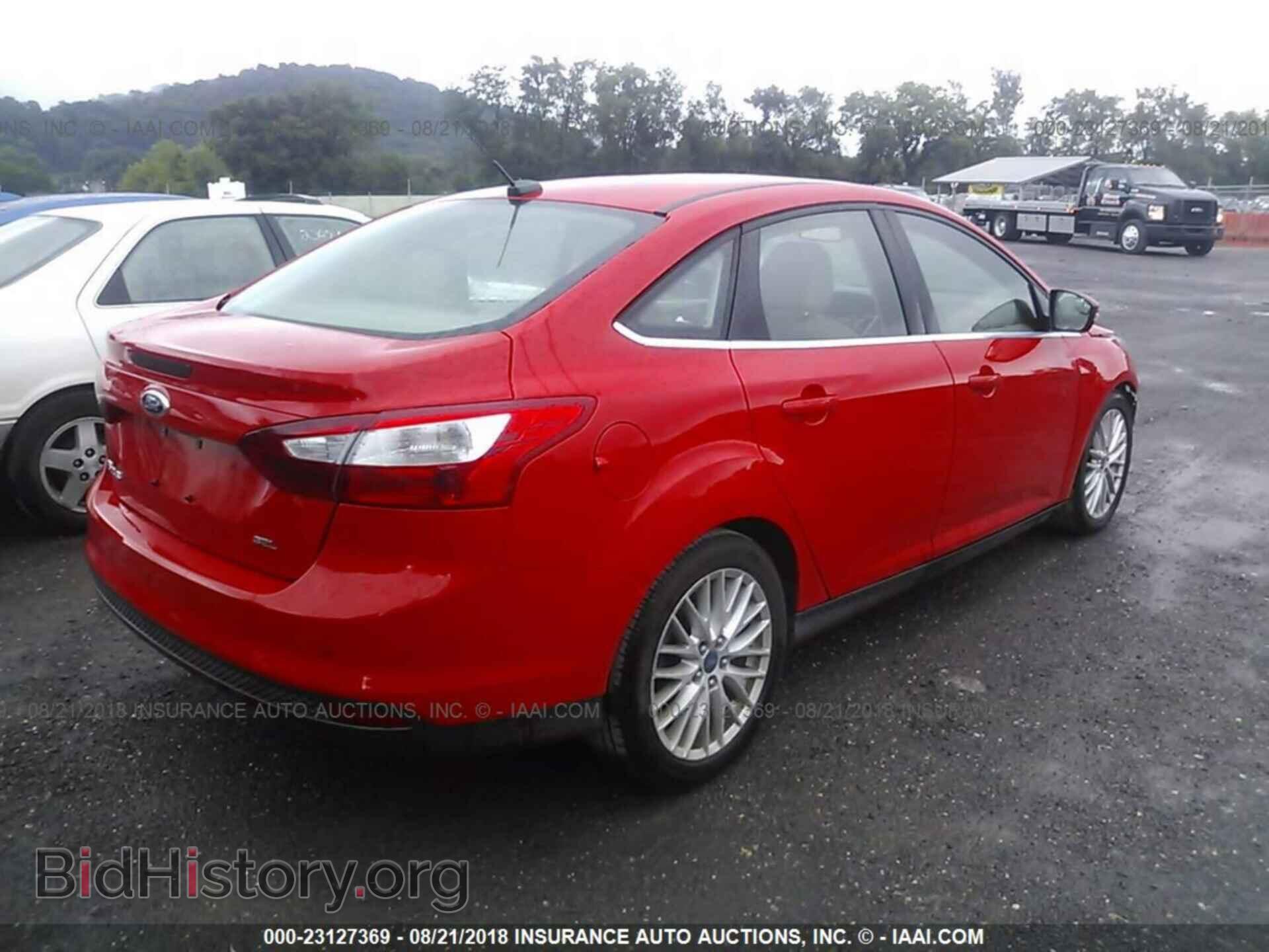 2012 Ford Focus - VIN: 1FAHP3H27CL437606 - Photo 4