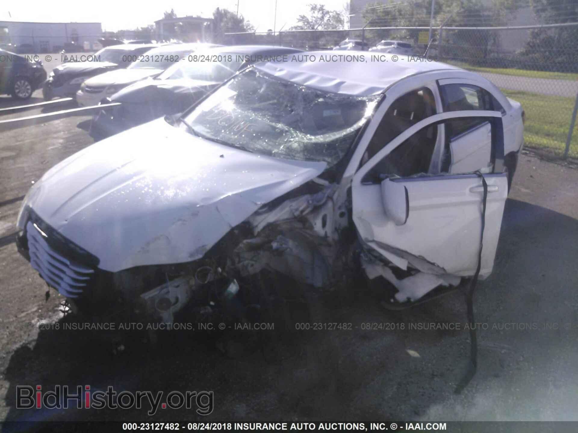 2011 Chrysler 200 - VIN: 1C3BC1FB1BN549652 - Photo 2