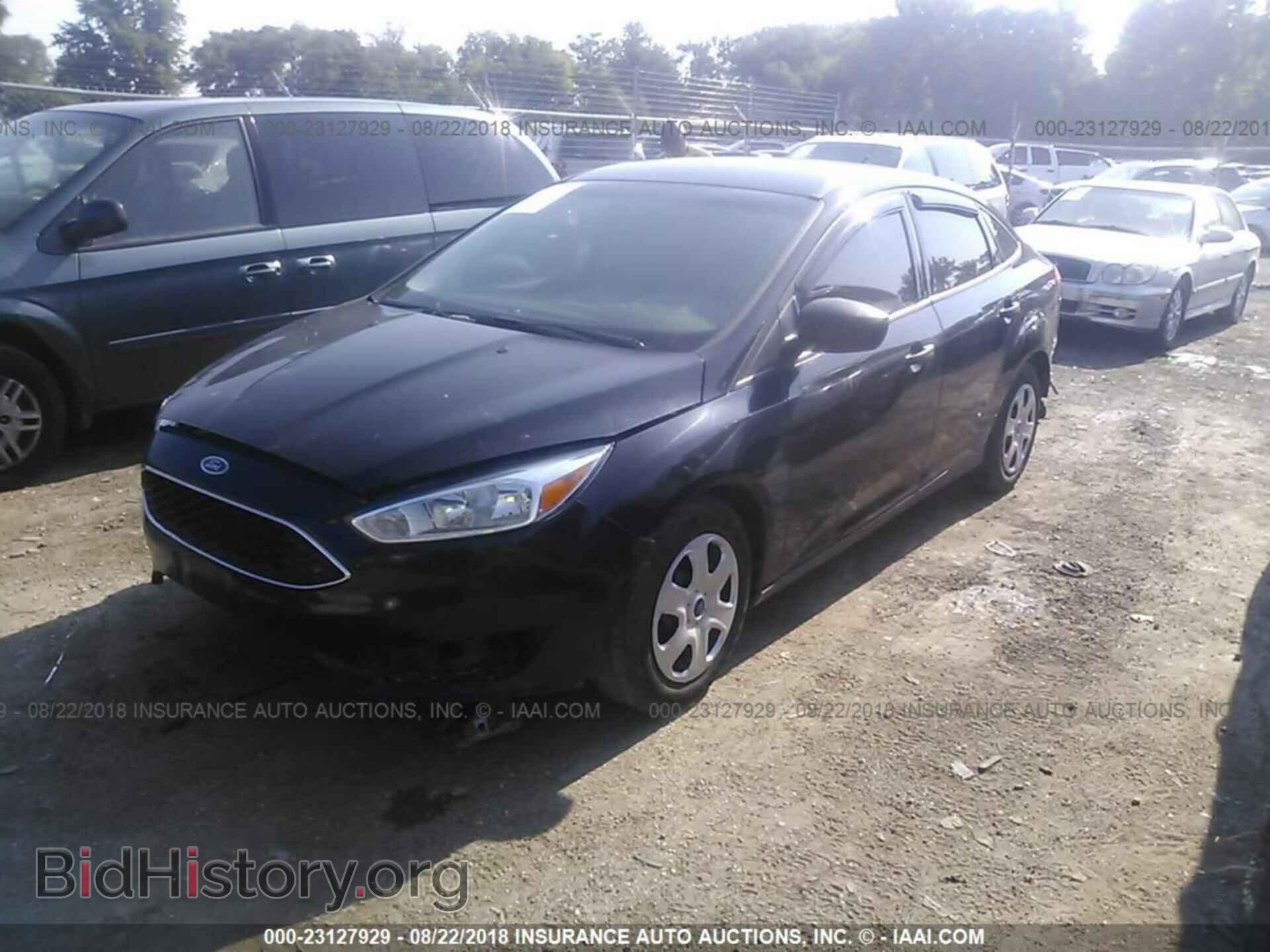 2017 Ford Focus - VIN: 1FADP3E27HL221801 - Фото 2