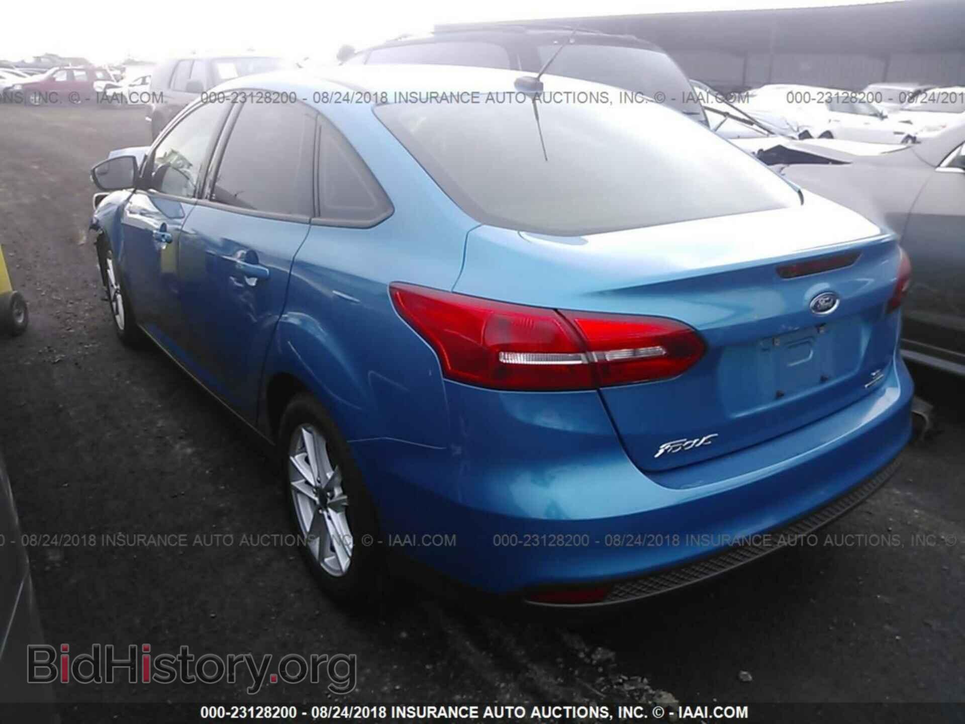 2015 Ford Focus - VIN: 1FADP3F21FL201880 - Photo 3