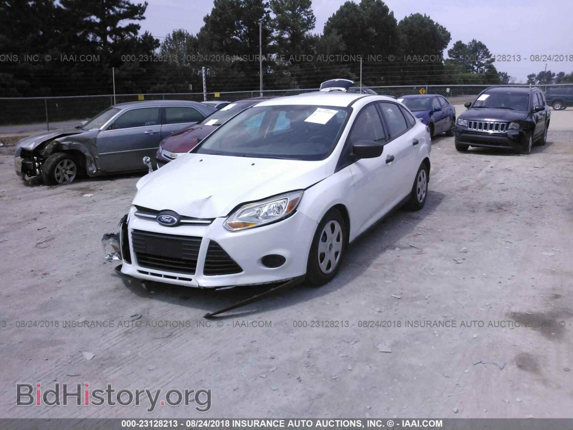 2012 Ford Focus - VIN: 1FAHP3E29CL260528 - Photo 2