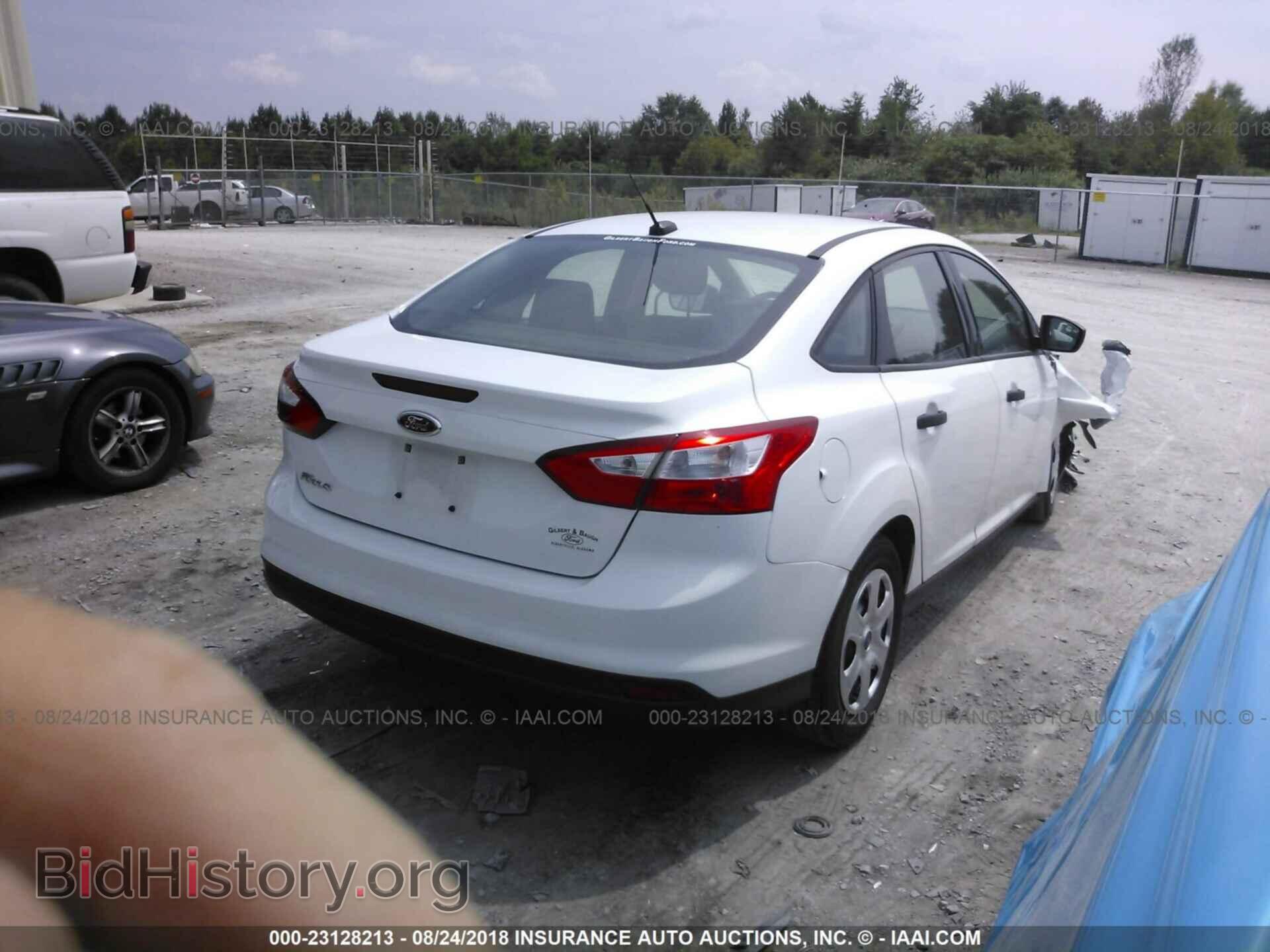 2012 Ford Focus - VIN: 1FAHP3E29CL260528 - Photo 4