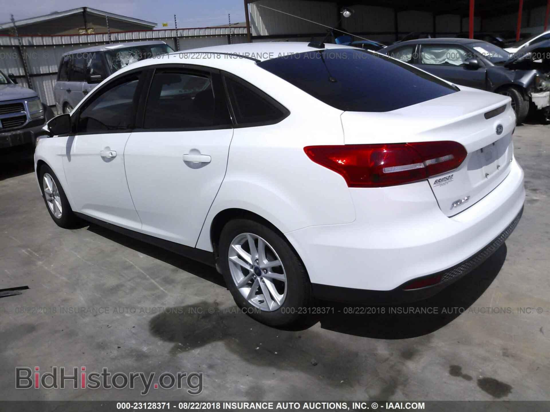2017 Ford Focus - VIN: 1FADP3F25HL244671 - Photo 3