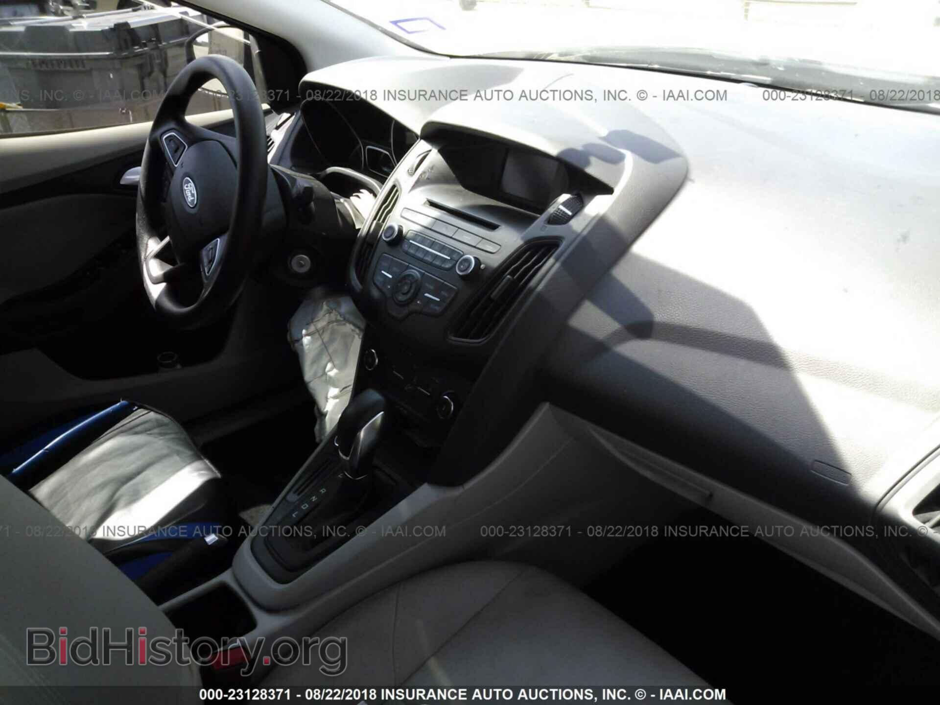 2017 Ford Focus - VIN: 1FADP3F25HL244671 - Photo 5