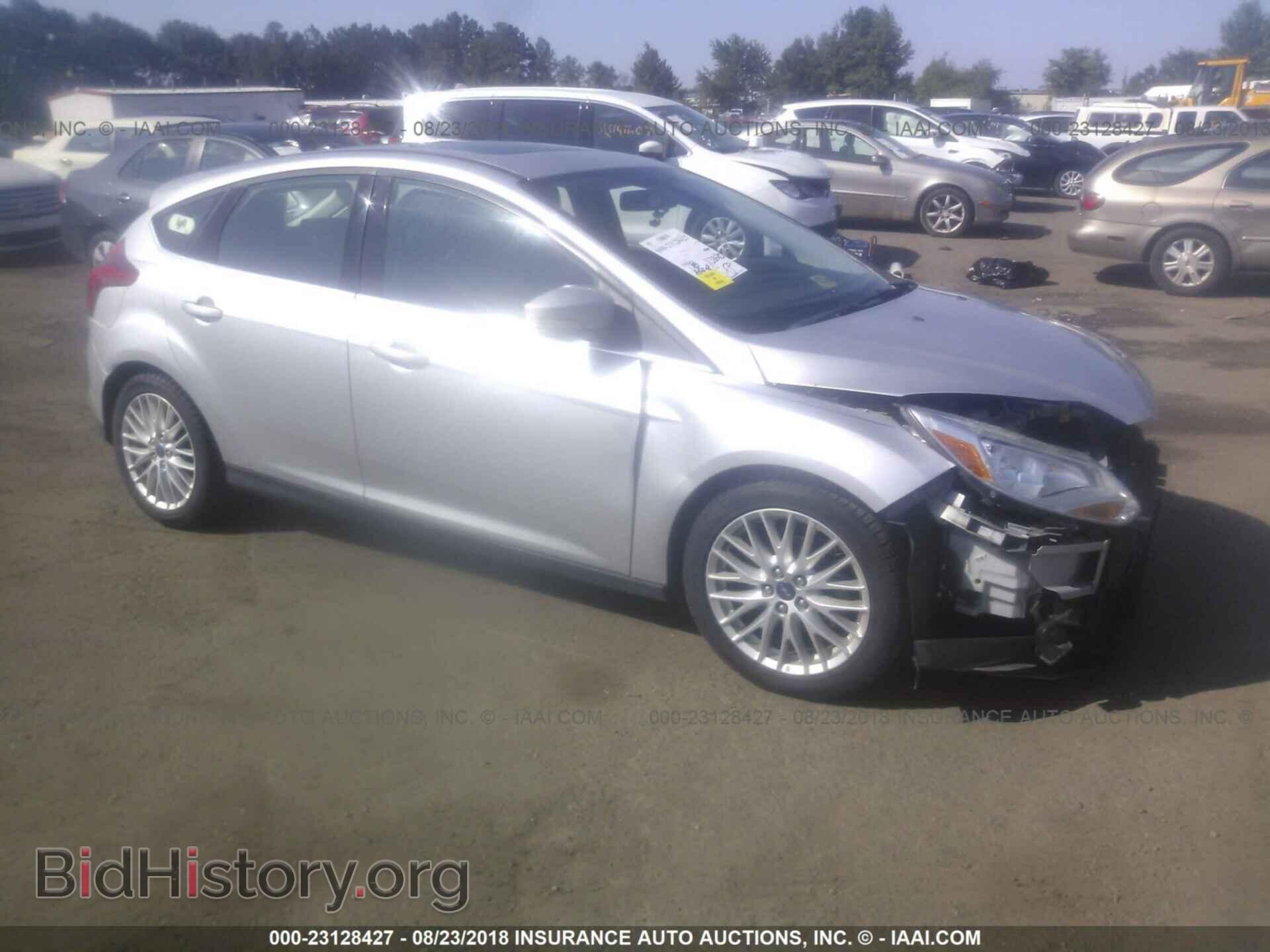 Фотография 1FAHP3M28CL105650 - Ford Focus 2012