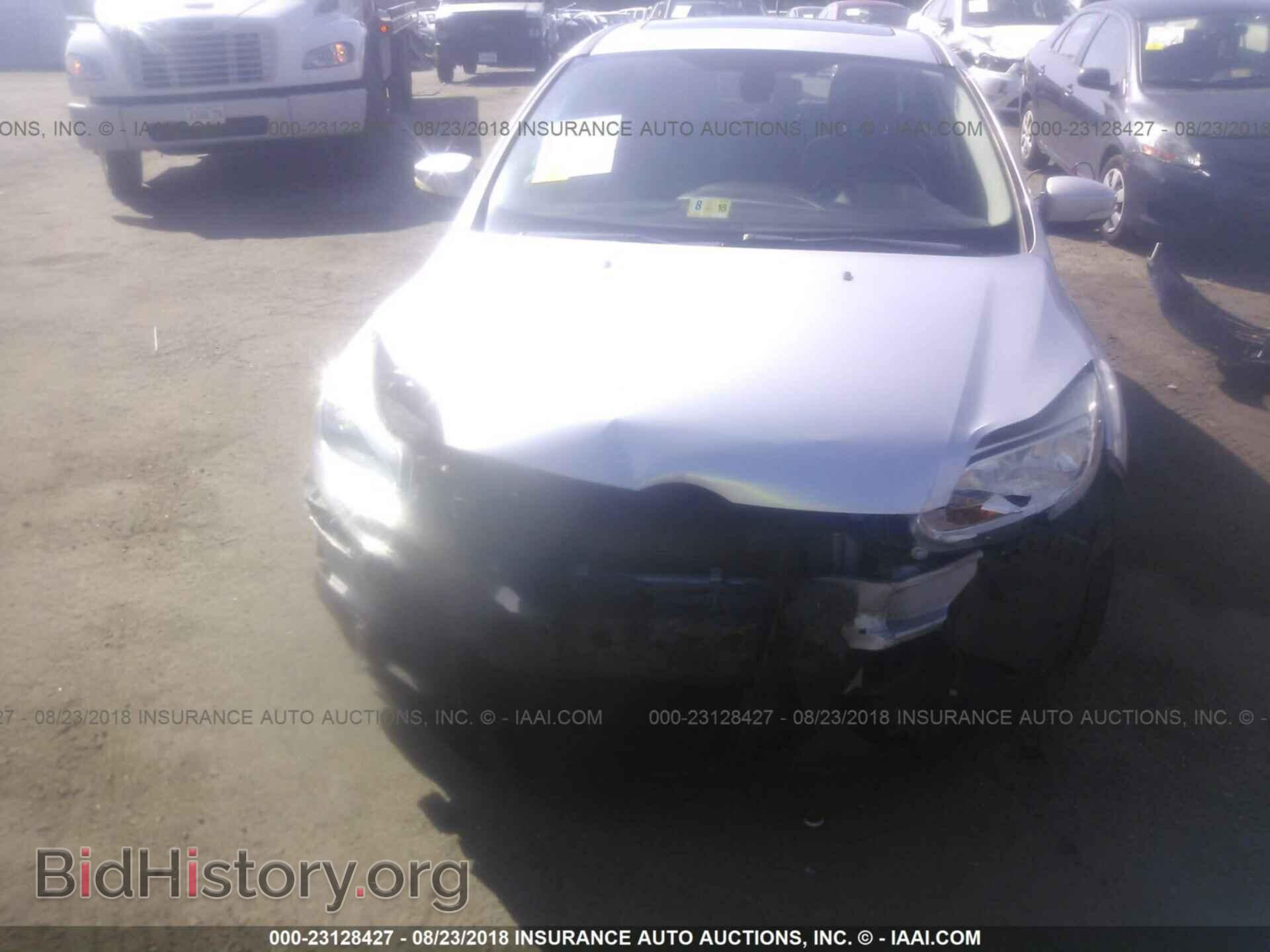 2012 Ford Focus - VIN: 1FAHP3M28CL105650 - Photo 6