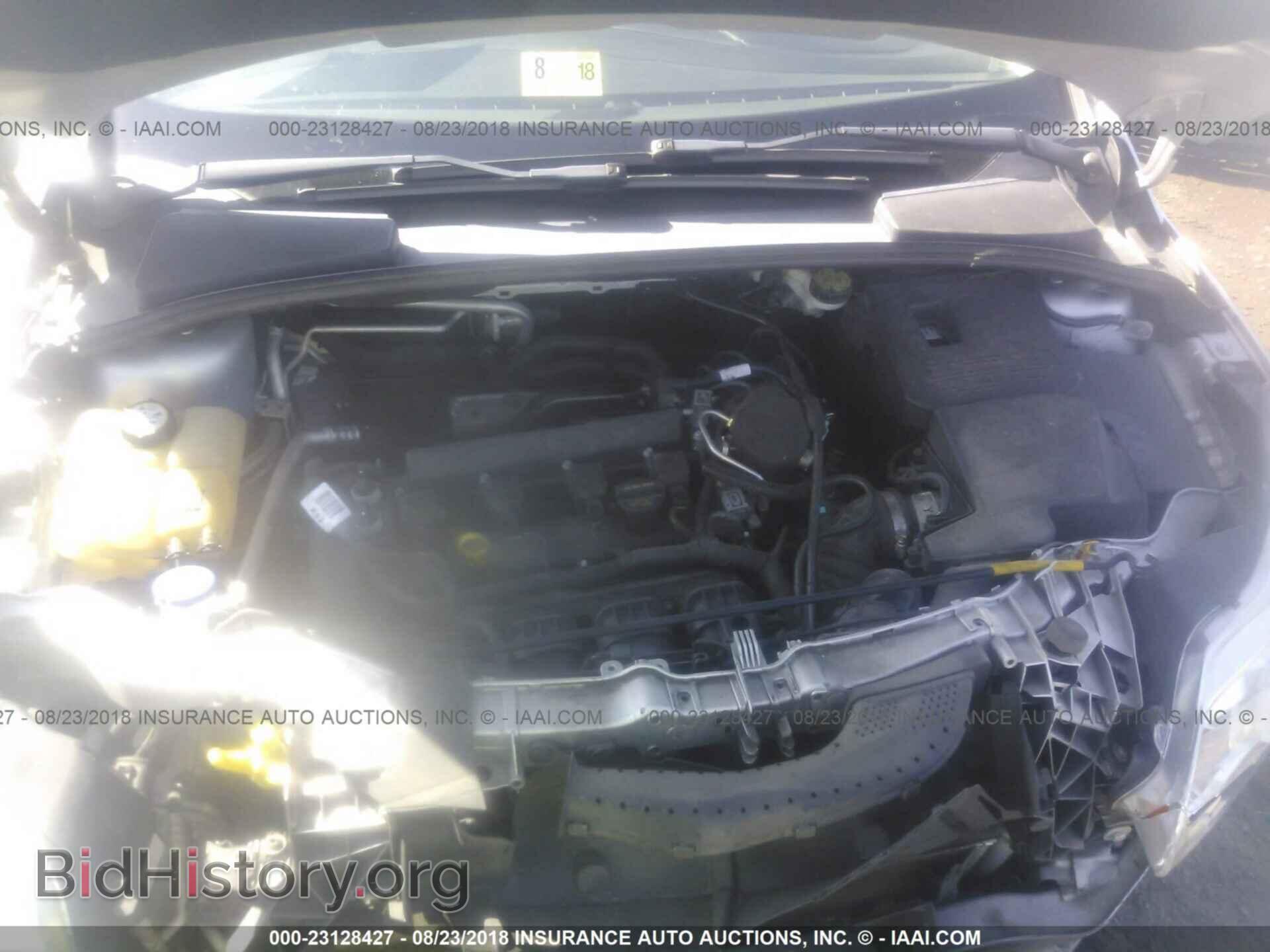 2012 Ford Focus - VIN: 1FAHP3M28CL105650 - Photo 10