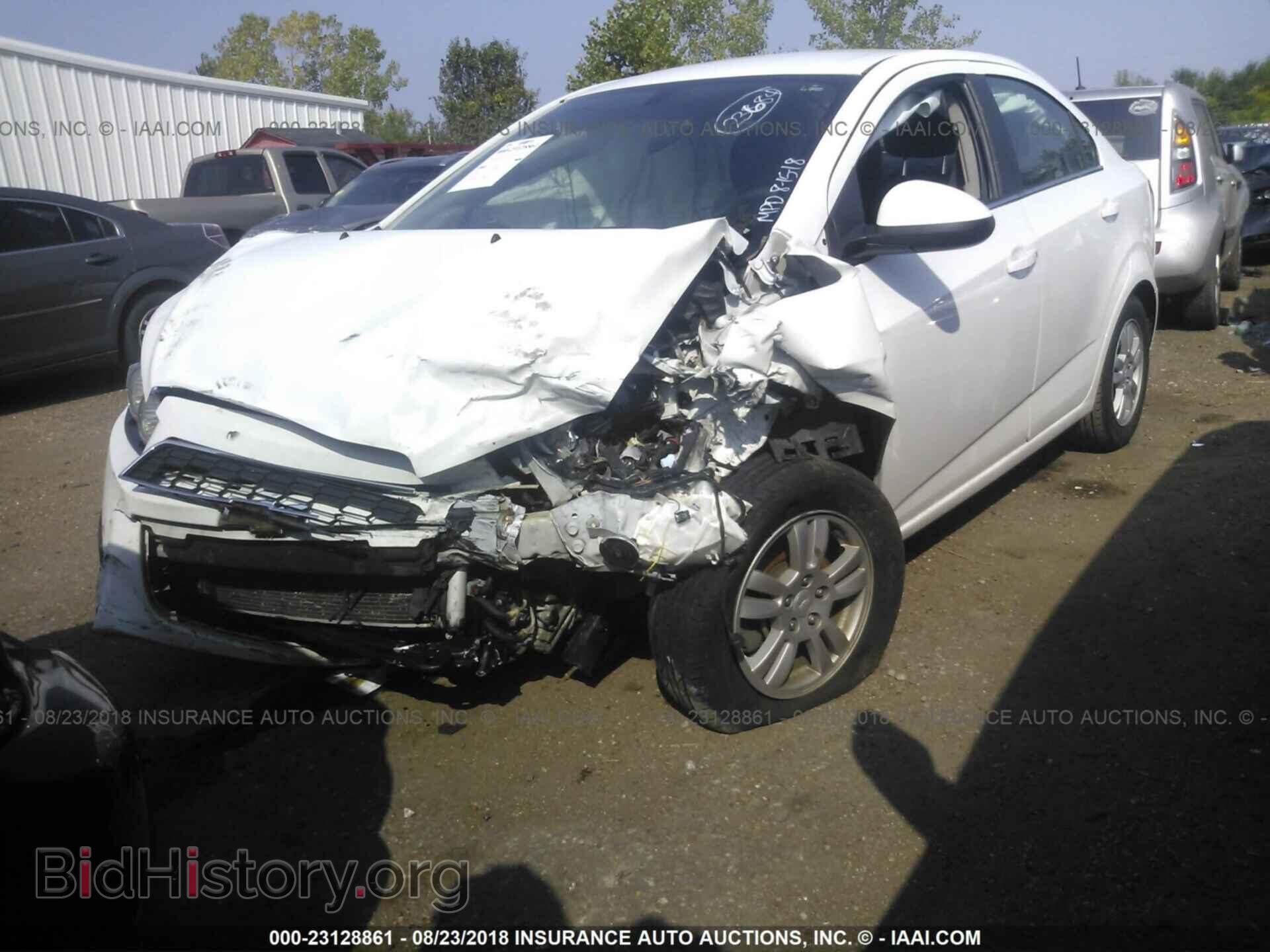 2014 Chevrolet Sonic - VIN: 1G1JC5SH4E4239474 - Фото 2