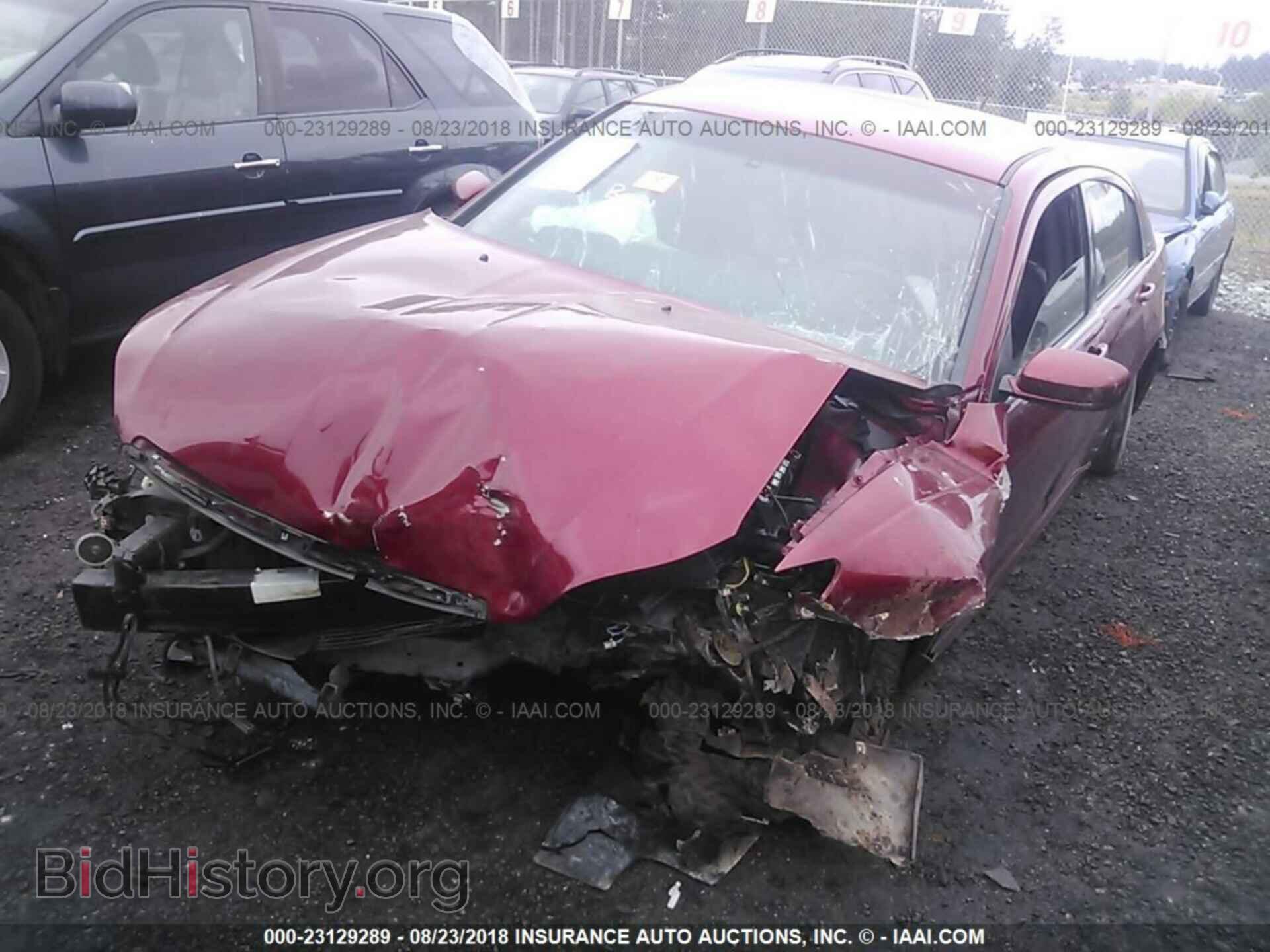 2014 Chrysler 200 - VIN: 1C3CCBCG0EN164761 - Фото 2