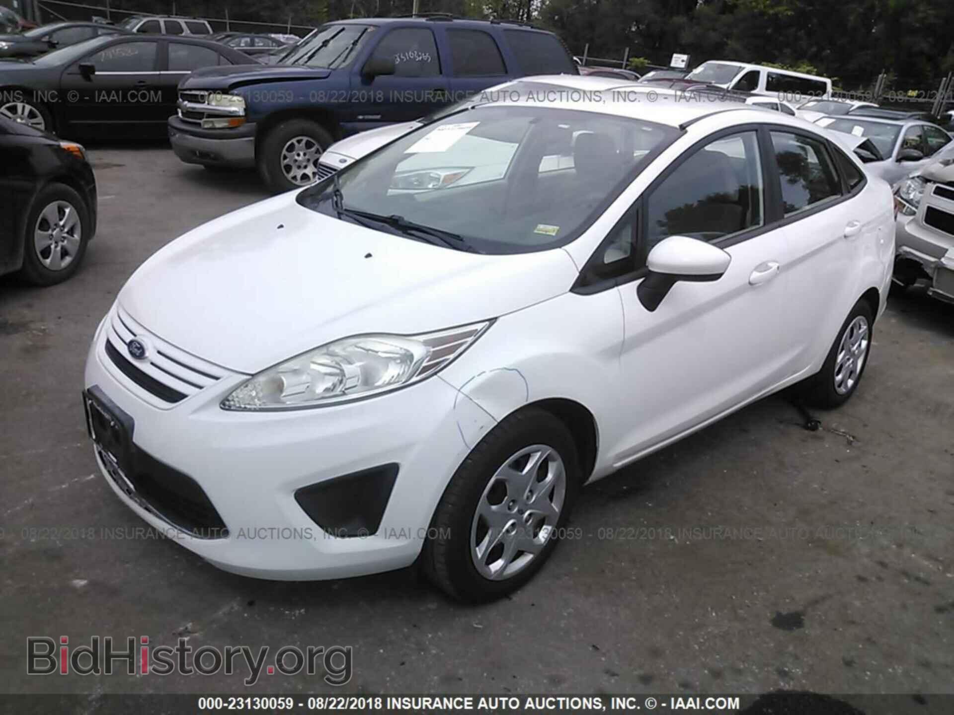 2011 Ford Fiesta - VIN: 3FADP4AJ7BM134408 - Фото 2