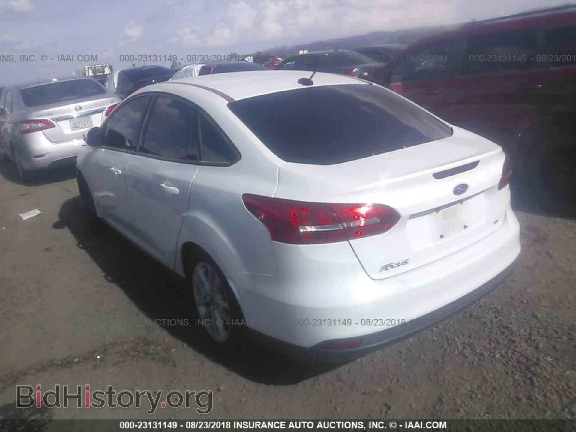 2015 Ford Focus - VIN: 1FADP3F29FL306800 - Photo 3
