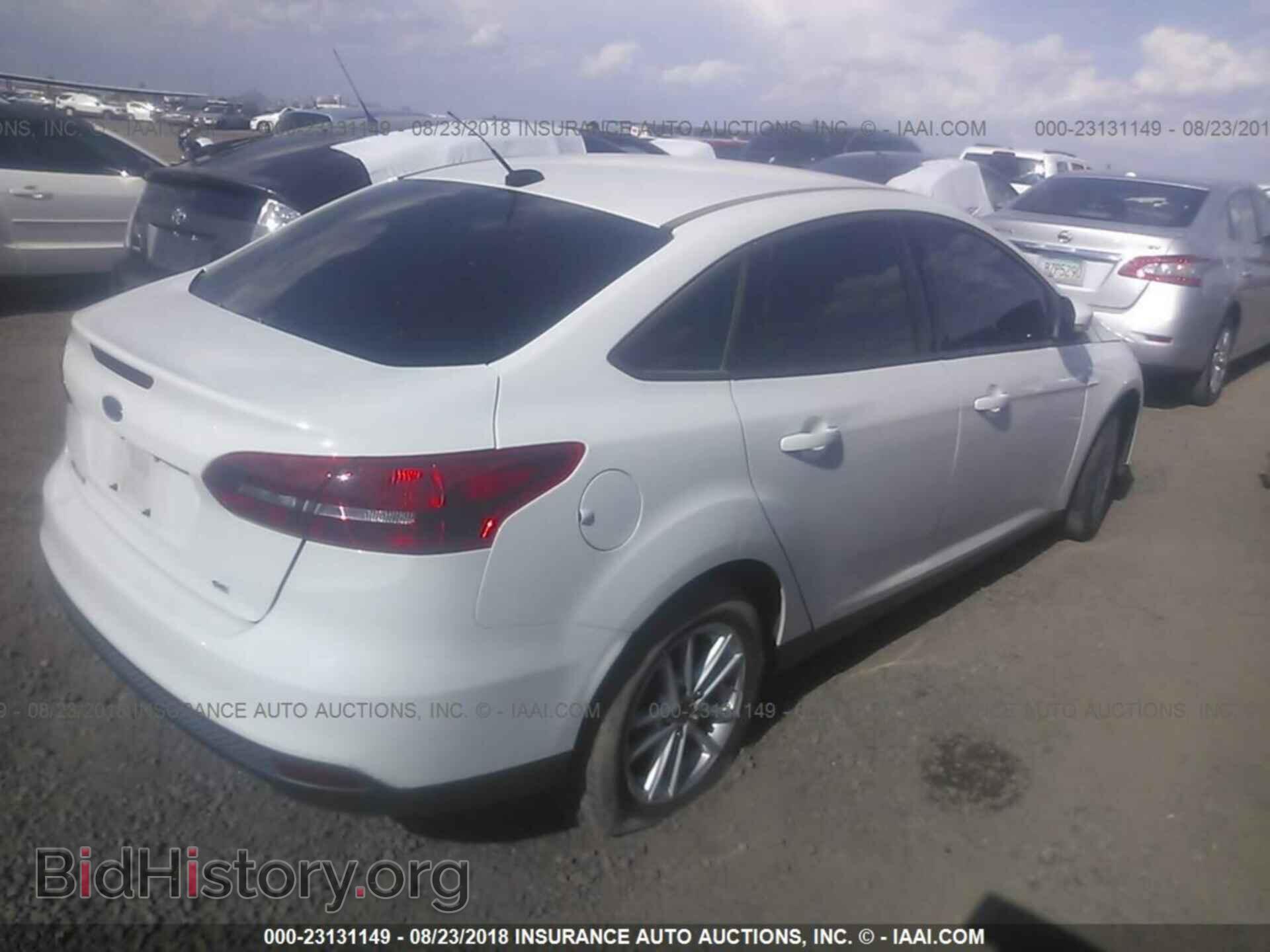 2015 Ford Focus - VIN: 1FADP3F29FL306800 - Photo 4