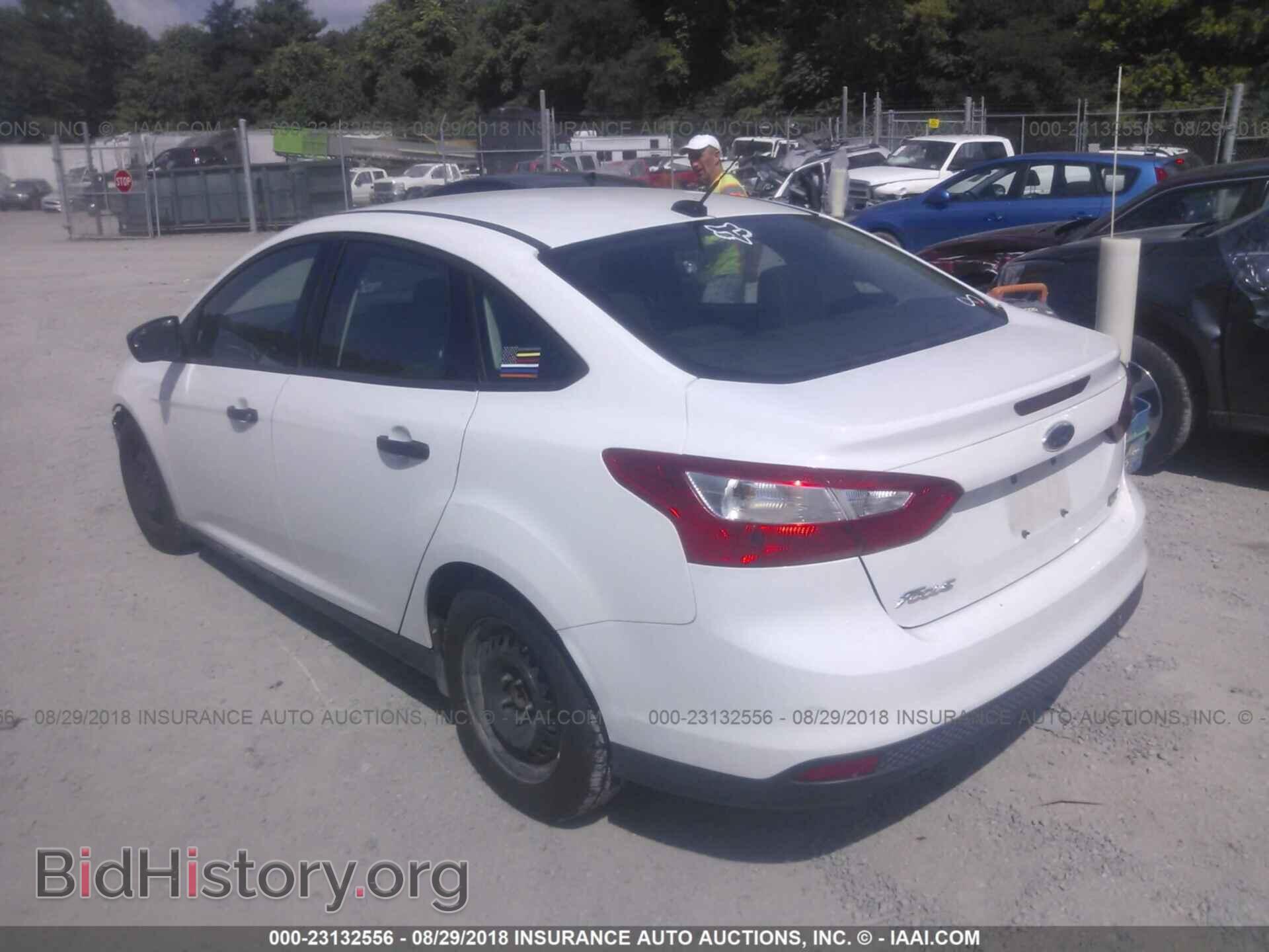 2012 Ford Focus - VIN: 1FAHP3E22CL173523 - Photo 3