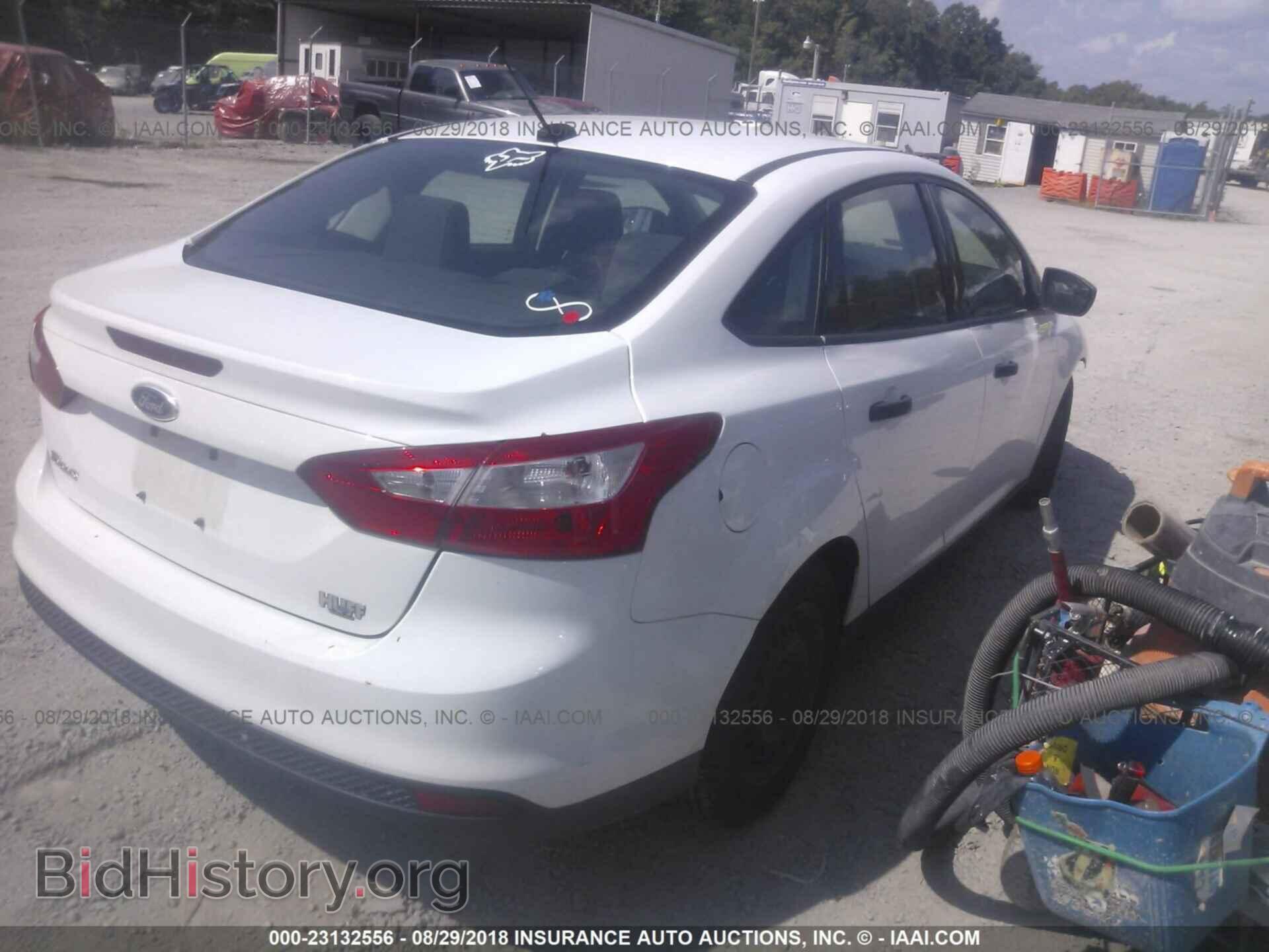 2012 Ford Focus - VIN: 1FAHP3E22CL173523 - Photo 4