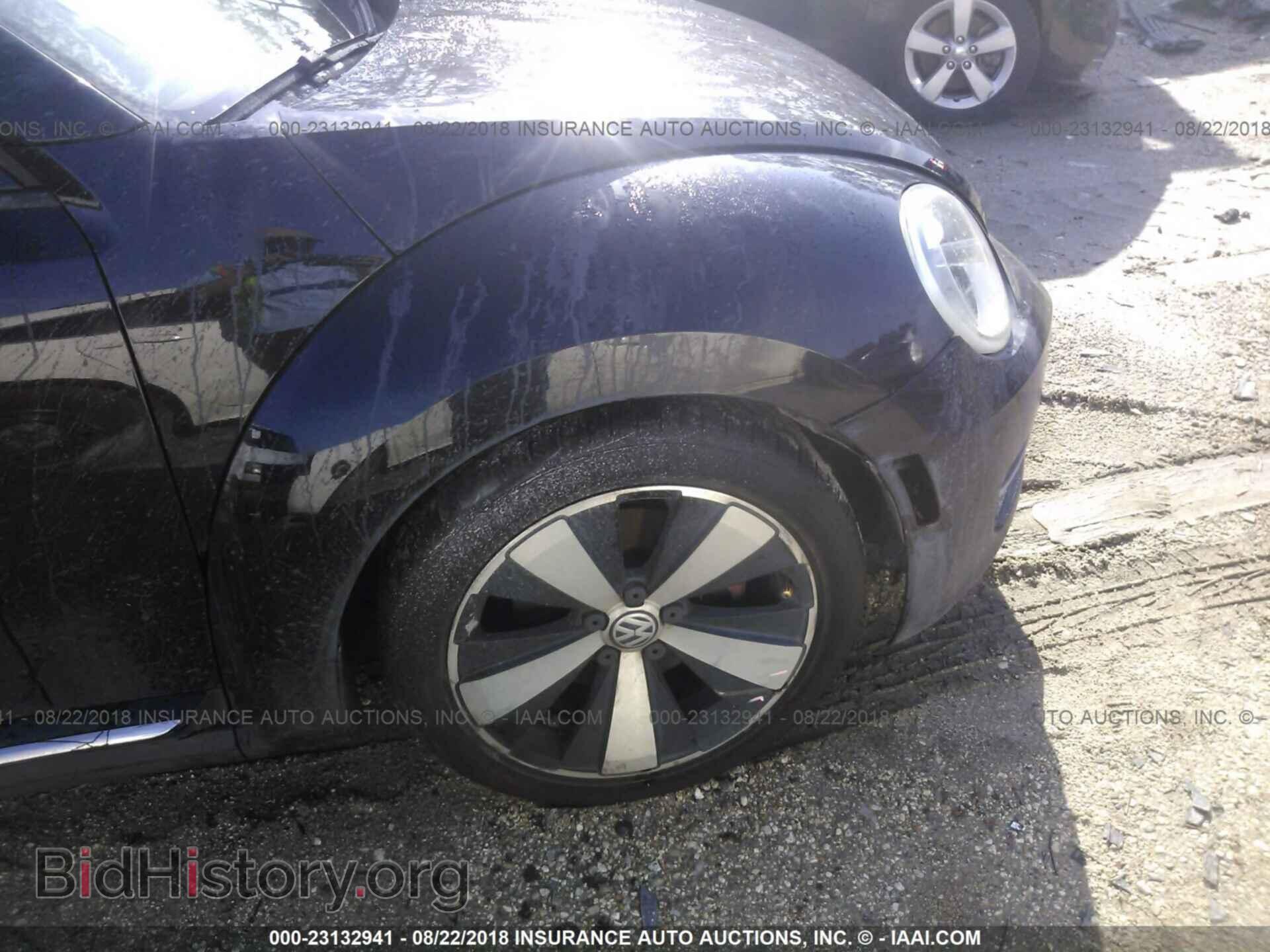 2012 Volkswagen Beetle - VIN: 3VWVA7AT5CM616697 - Фото 6