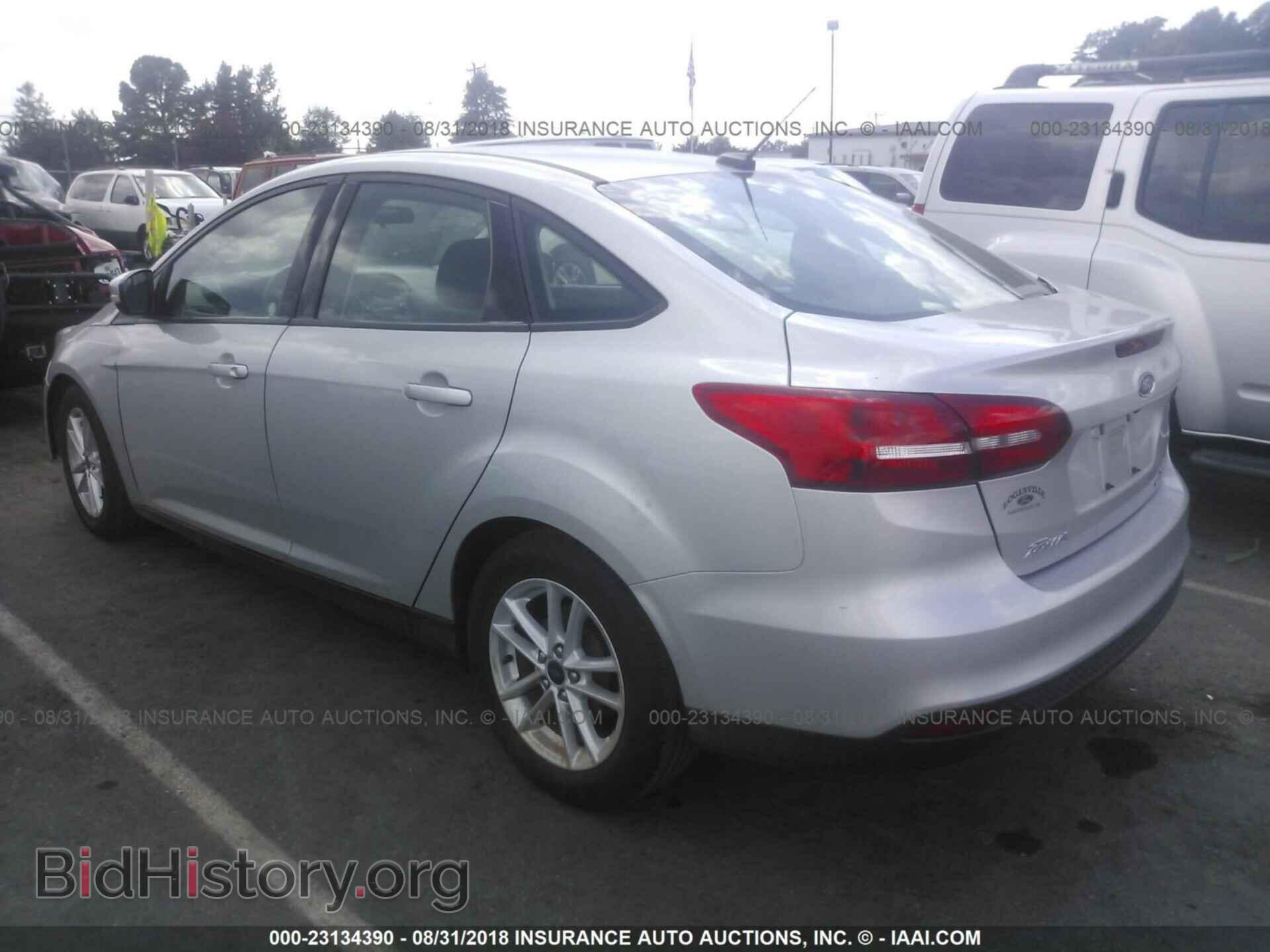 2016 Ford Focus - VIN: 1FADP3F20GL352713 - Photo 3