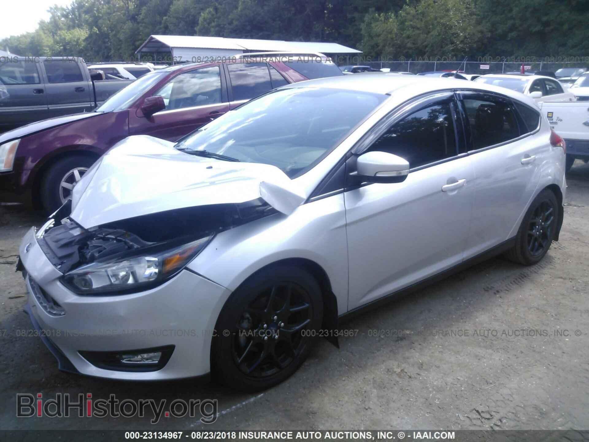 2016 Ford Focus - VIN: 1FADP3K24GL242382 - Фото 2