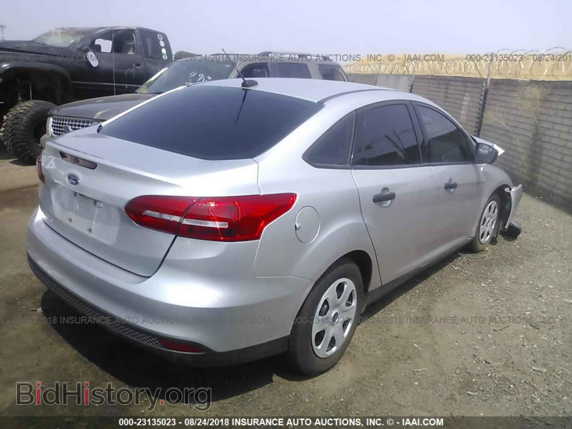 2017 Ford Focus - VIN: 1FADP3E29HL263872 - Photo 4