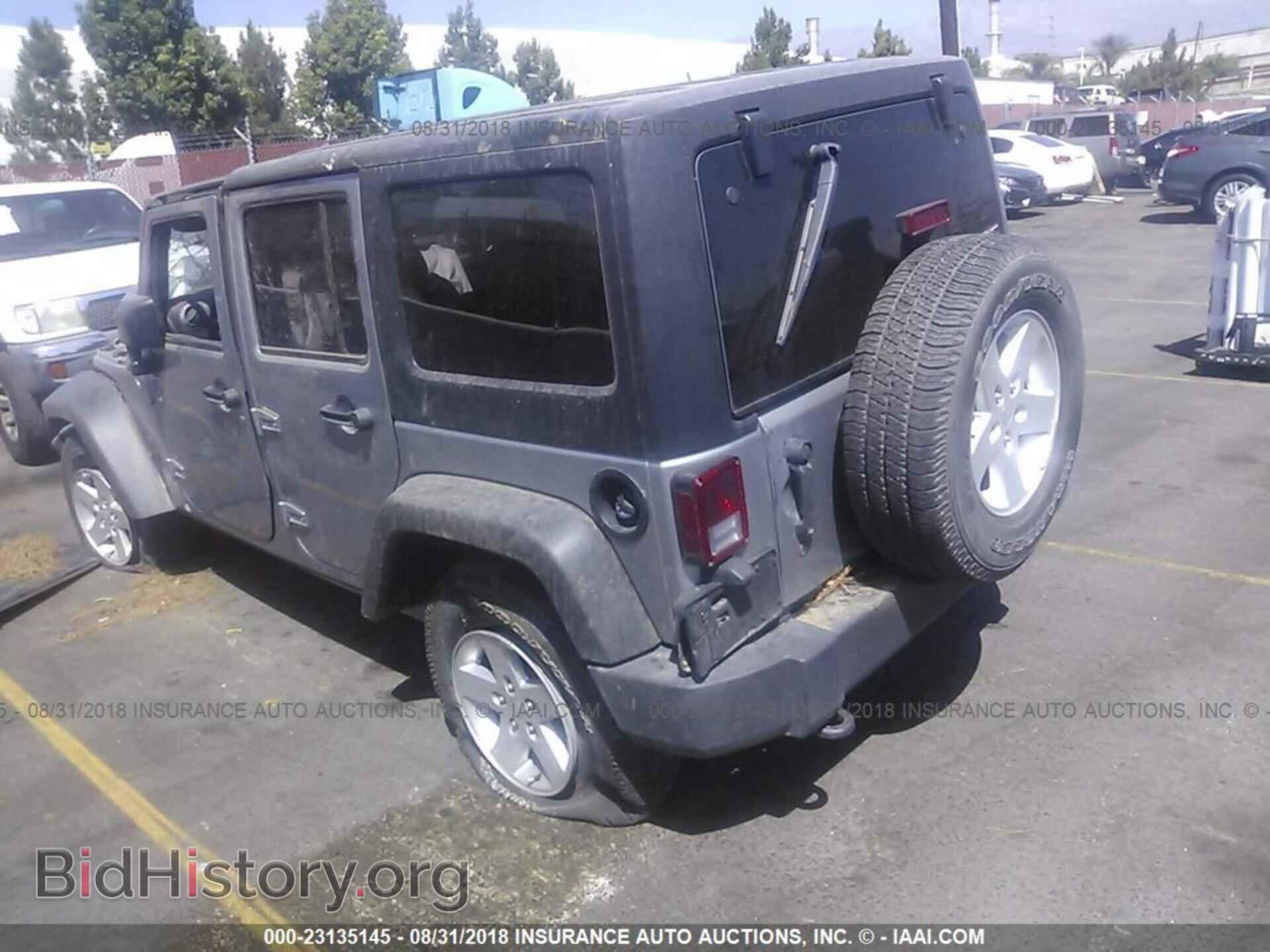 2017 Jeep Wrangler - VIN: 1C4BJWDG8HL571777 - Фото 3
