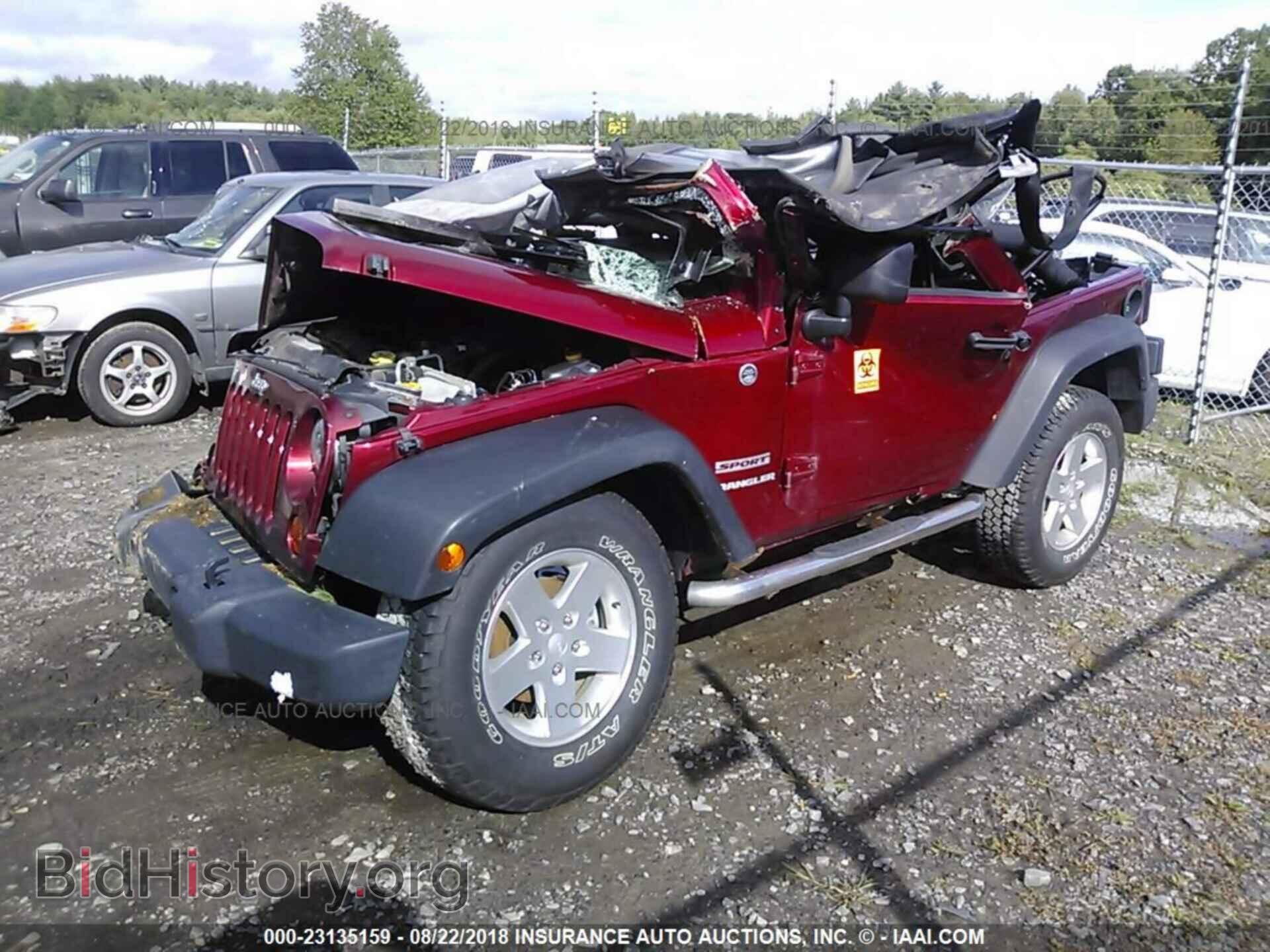 2012 Jeep Wrangler - VIN: 1C4AJWAG3CL117252 - Фото 2