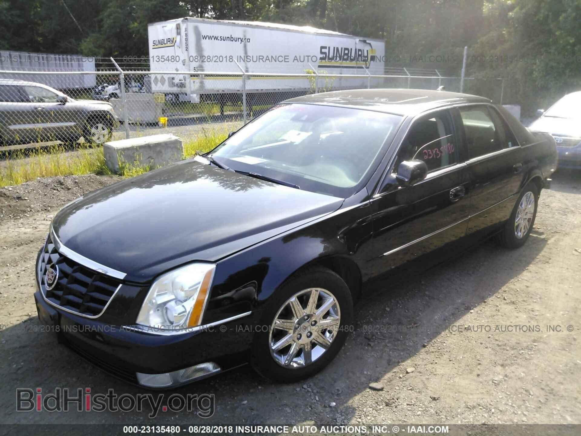 2011 Cadillac Dts - VIN: 1G6KH5E64BU142121 - Фото 2