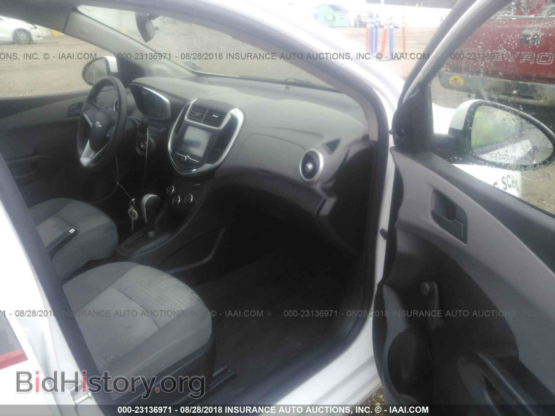 2017 Chevrolet Sonic - VIN: 1G1JB5SH0H4157698 - Photo 5