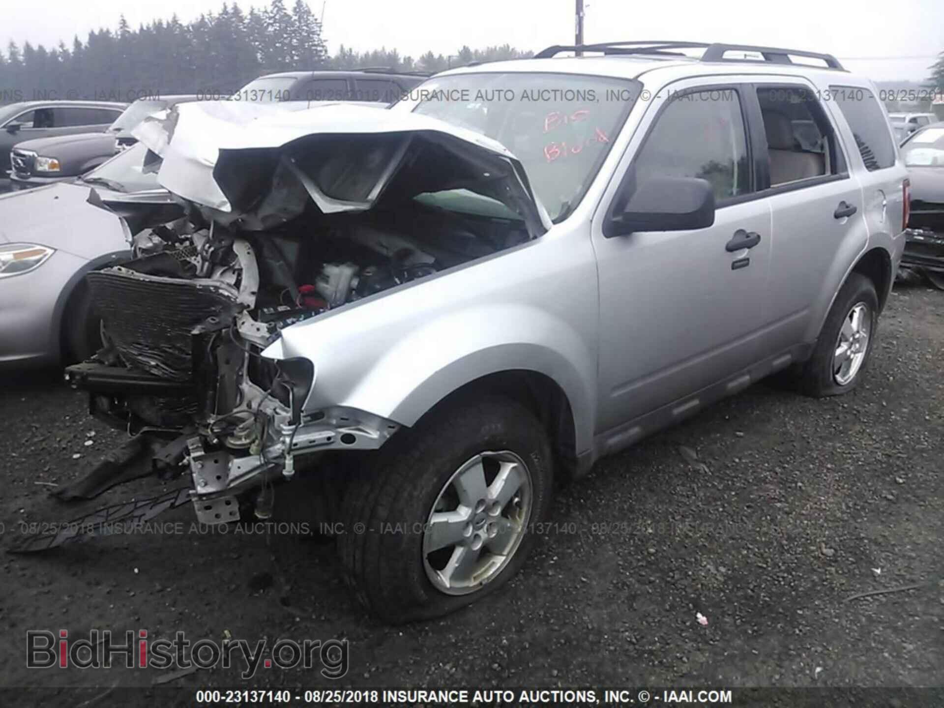 2011 Ford Escape - VIN: 1FMCU0DG7BKC68670 - Photo 2