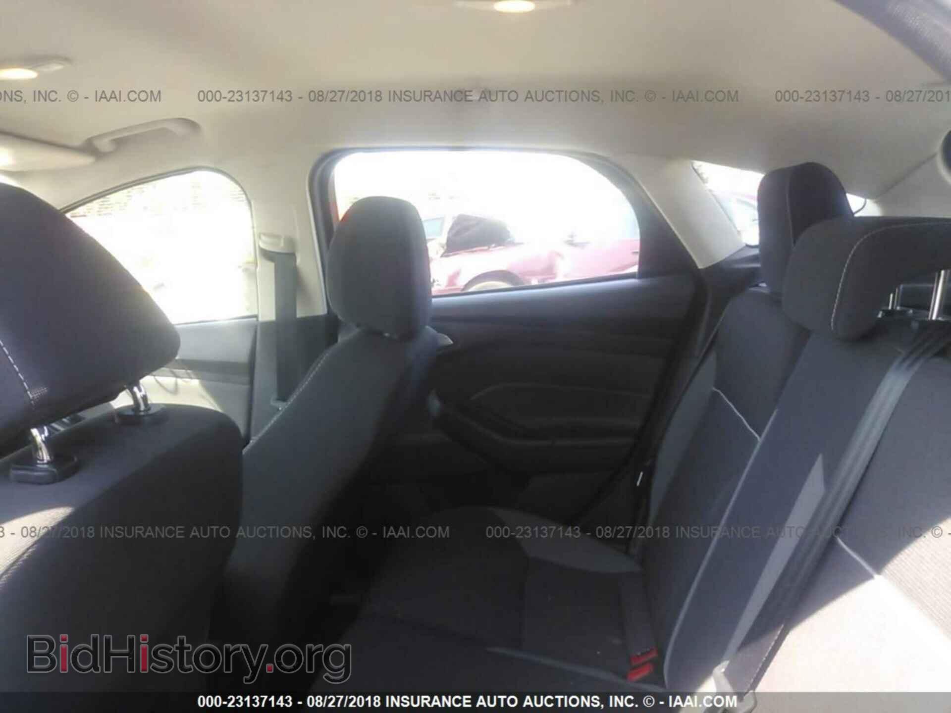 2012 Ford Focus - VIN: 1FAHP3K27CL445522 - Photo 8