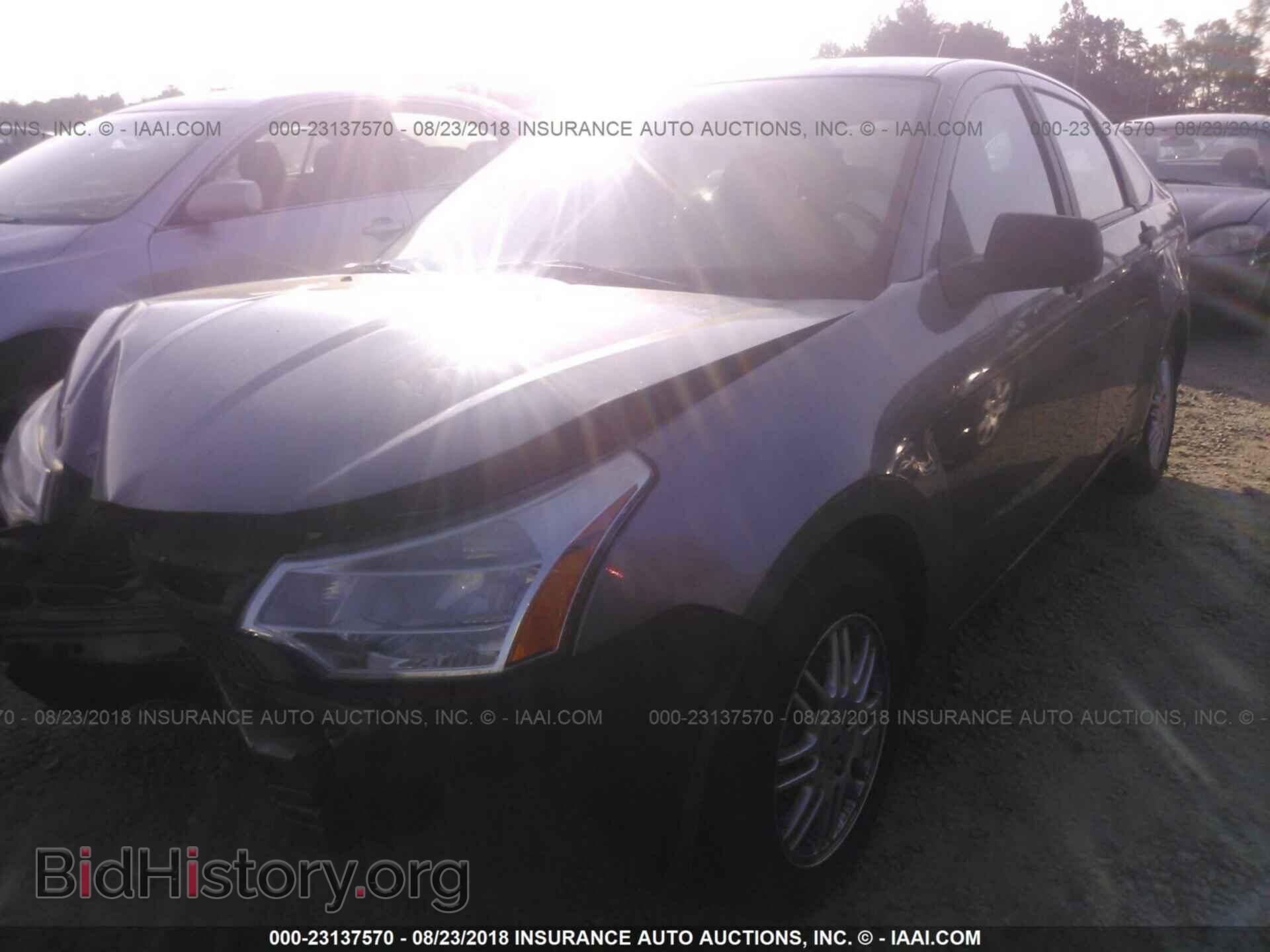 2011 Ford Focus - VIN: 1FAHP3FN9BW133123 - Фото 2